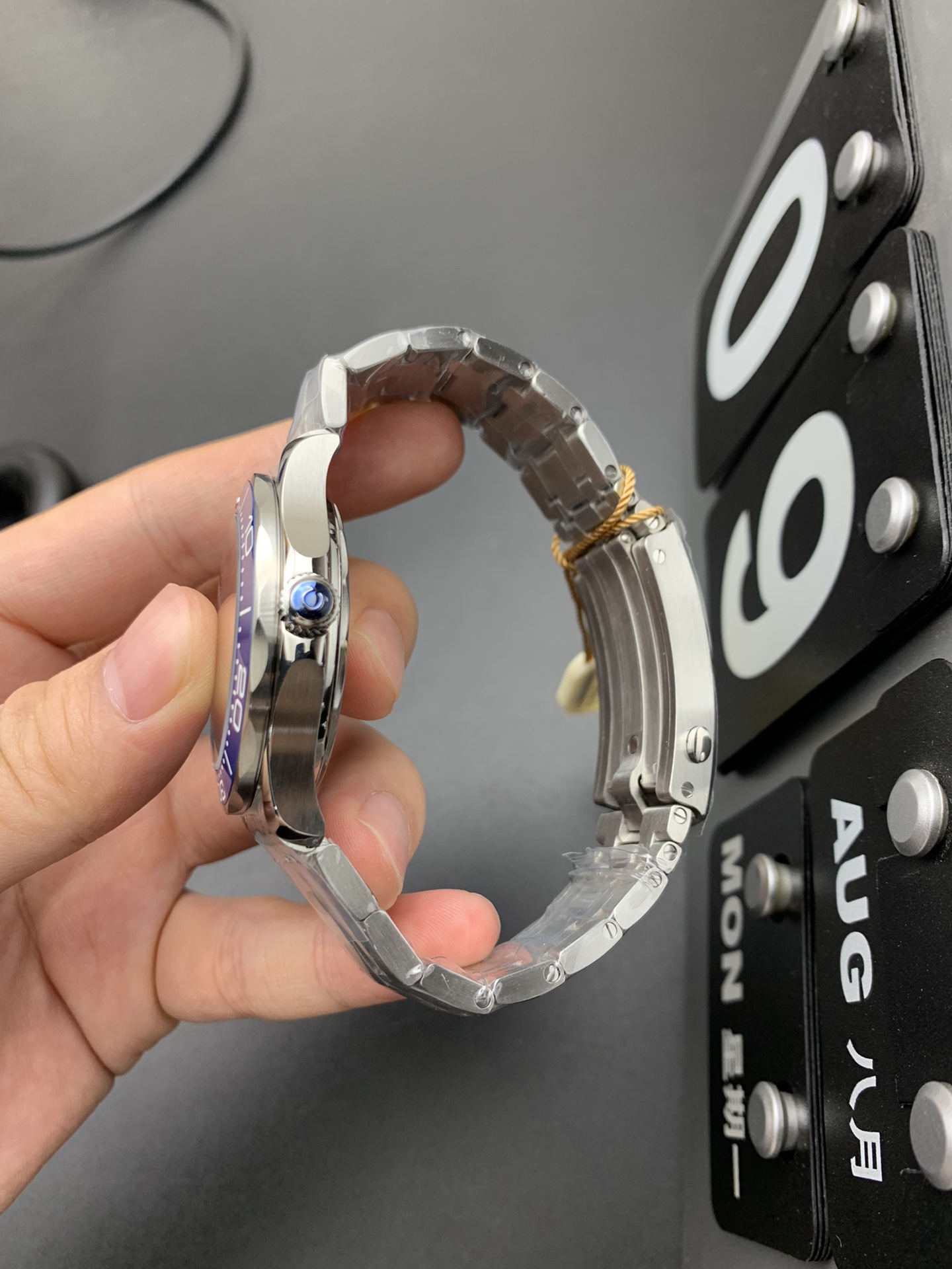 Omega 蓝灰海马300