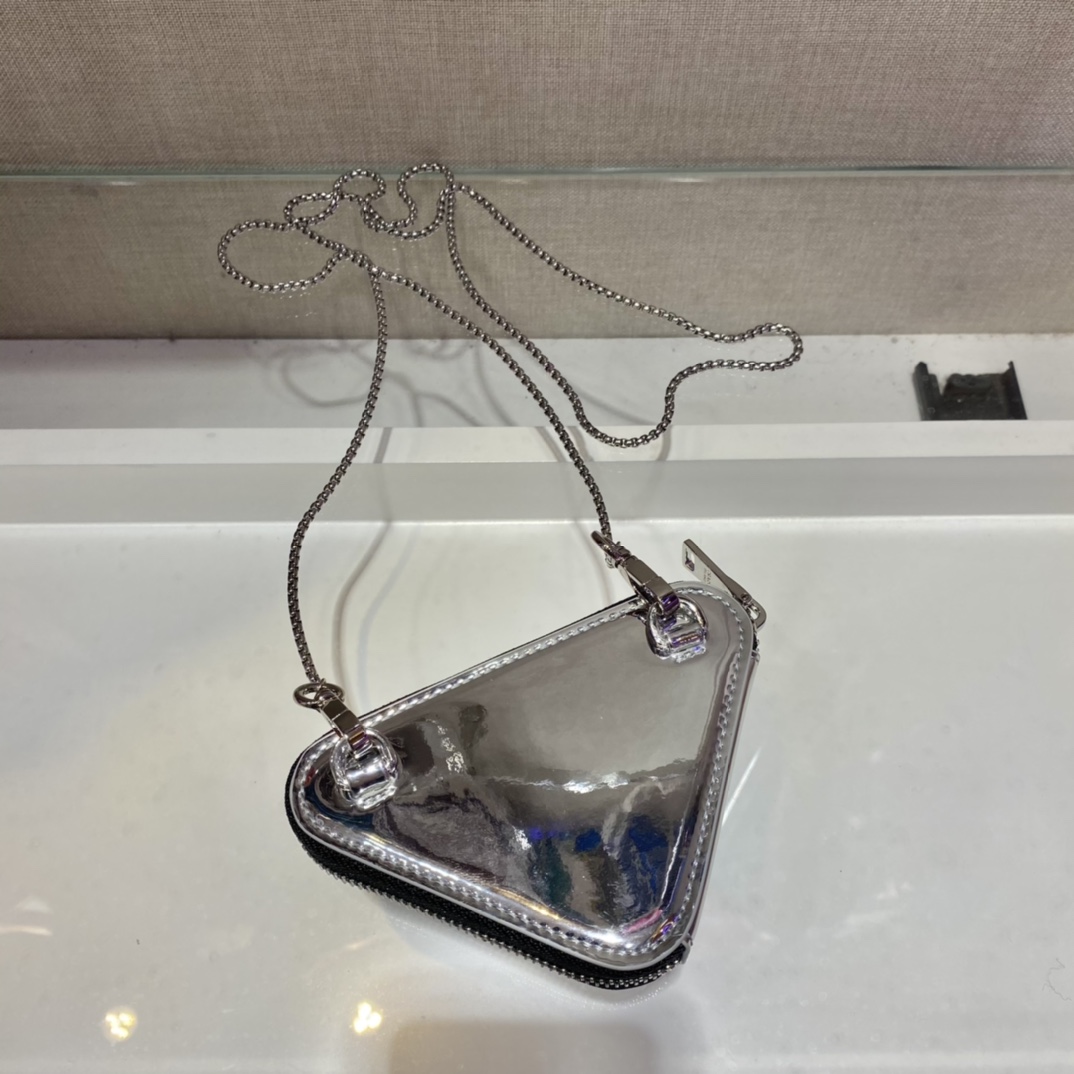 PRADA普拉达亮面小零钱包1BD733