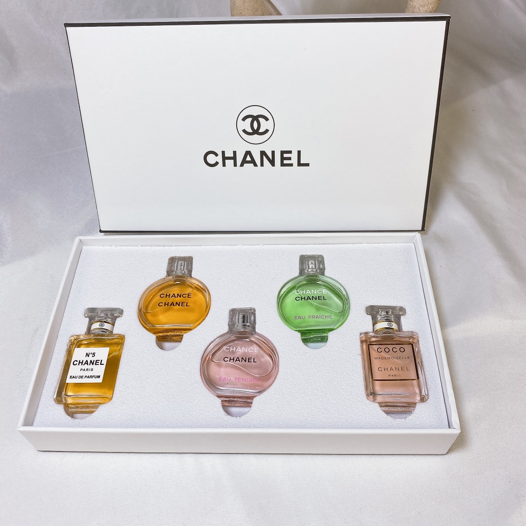 40. Perfume de muestra de cinco piezas de la caja blanca de Chanel 🔜 Caja de cinco piezas de Chanel, contiene: Chance …