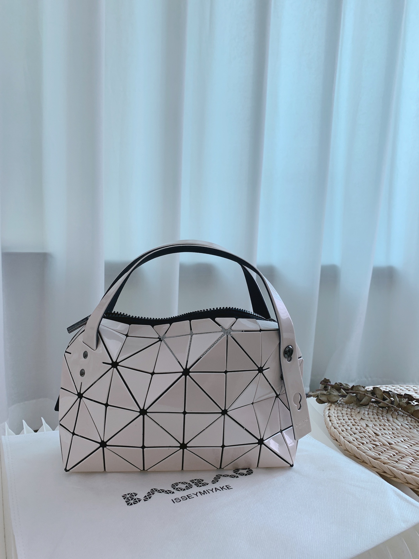 新品｜波士顿包BAO BAO ISSEY MIYAKE BOSTON系列作为本季的新风格面世