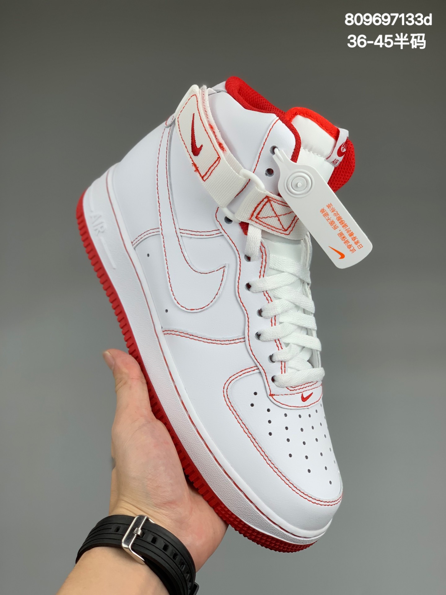 
Nike Air Force 1 High ’07 白红 高帮红线 官方同步 原装级别 原楦头原纸板  打造纯正空军版型#专注外贸渠道  全掌内置蜂窝气垫 #原盒配件 原厂中底钢印、拉帮完美   官方货号：CV1753-100
SIZE：36 36.5 37.5 38 38.5 39 40 40.5 41 42 42.5 43 44 44.5 45
编码:809697133d