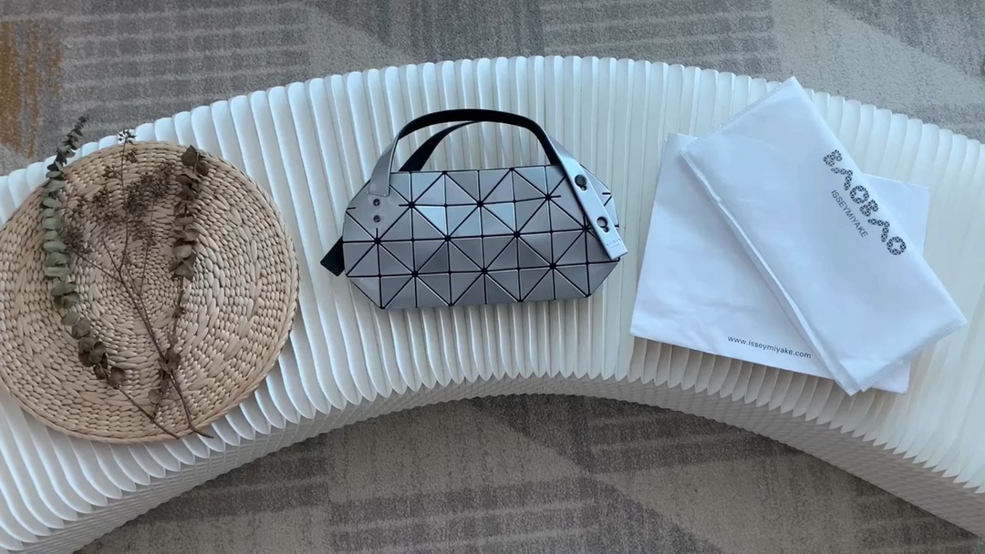 Issey Miyake BAO BAO Boston Bag - Stylish Geometric Design in Silver