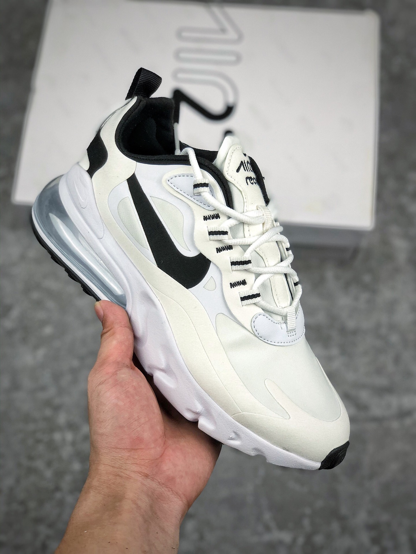  支持放店
Air Max 270 React 米白瑞亚赛车系列 后半掌气垫百搭运动慢跑鞋正确密织鞋面材质区别市面错误版本#独立私模回弹气垫大底打造动感视觉和舒适脚感的双重体验
货号 CV8815-100
Size 36 36.5 37.5 38 38.5 39 40 40.5 41 42 42.5 43 44 45