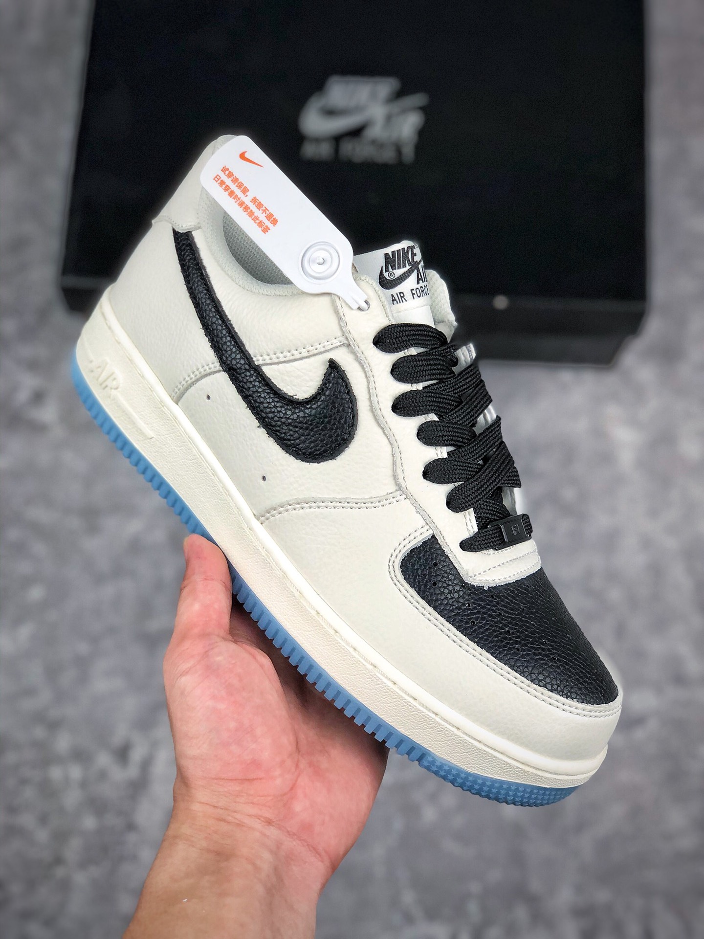  支持放店
Air Force 1 Low 07 黑鸽子 联名
原楦头原纸板 纯正空军版型
专注外贸渠道 全掌内置蜂窝气垫 
#原盒配件 原厂中底钢印、拉帮完美   
官方货号：CZ0270-104
SIZE： 36 36.5 37.5 38 38.5 39 40 40.5 41 42 42.5 43 44 44.5 45