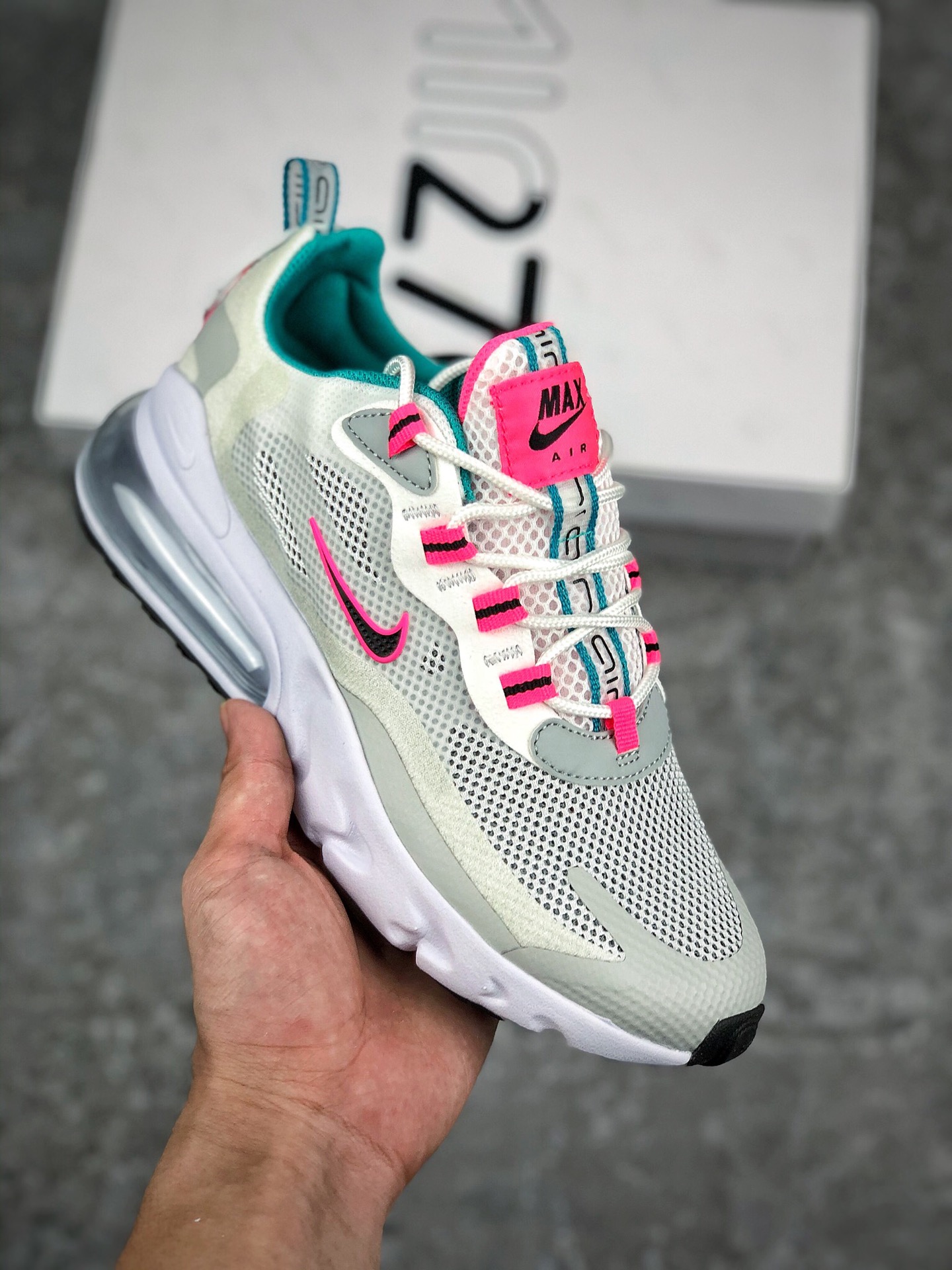  支持放店
Air Max 270 React 米白瑞亚赛车系列 后半掌气垫百搭运动慢跑鞋正确密织鞋面材质区别市面错误版本#独立私模回弹气垫大底打造动感视觉和舒适脚感的双重体验
货号 CV8815-100
Size 36 36.5 37.5 38 38.5 39 40