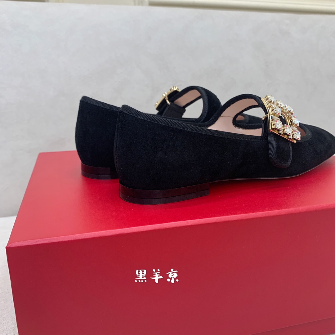 “Black Sheep’s Italian Fashion: ROGE VIVIE Mary’s Buttoned Shoes and Velvet Oxen Pelt Skin Codes 35-39” - 图片 4