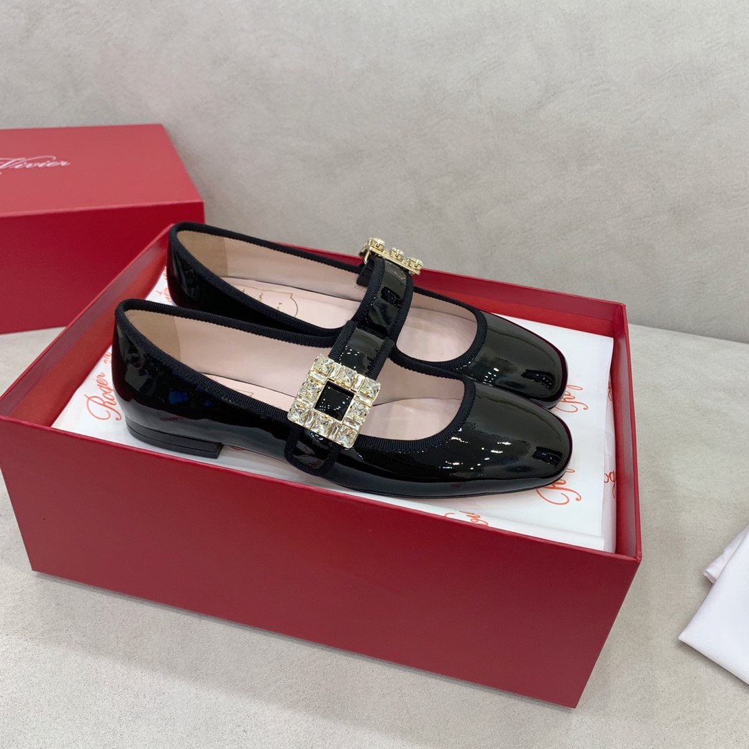 “Black Paint Drill: ROGE VIVIE Mary’s Italian Buttoned Shoes with Velvet Skin Inside” - 图片 3