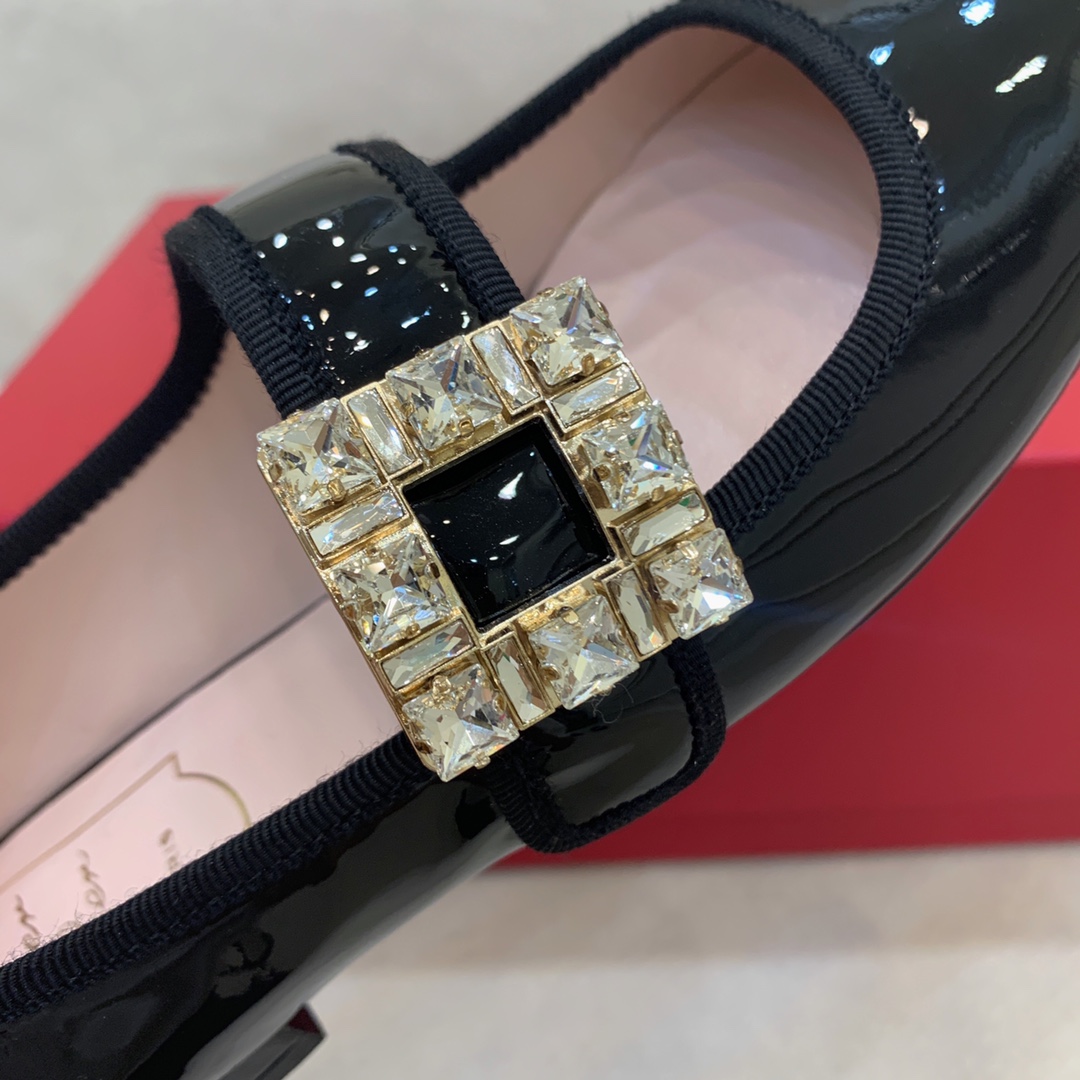 “Black Paint Drill: ROGE VIVIE Mary’s Italian Buttoned Shoes with Velvet Skin Inside” - 图片 6