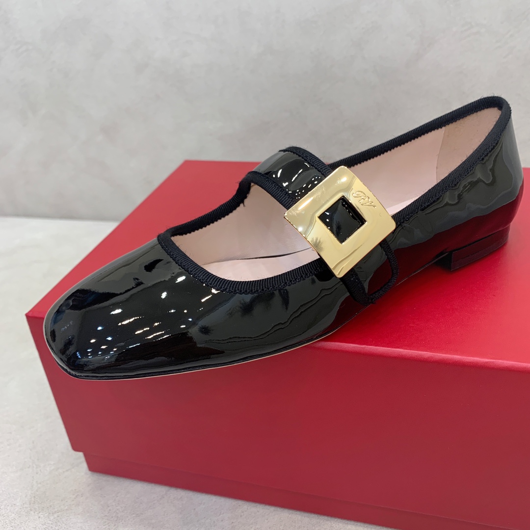 Title: “Black Paint Polish Button: ROGE VIVIE Mary’s Italian Buttoned Shoes and Velvet Oxen Pelt Skins” - 图片 6