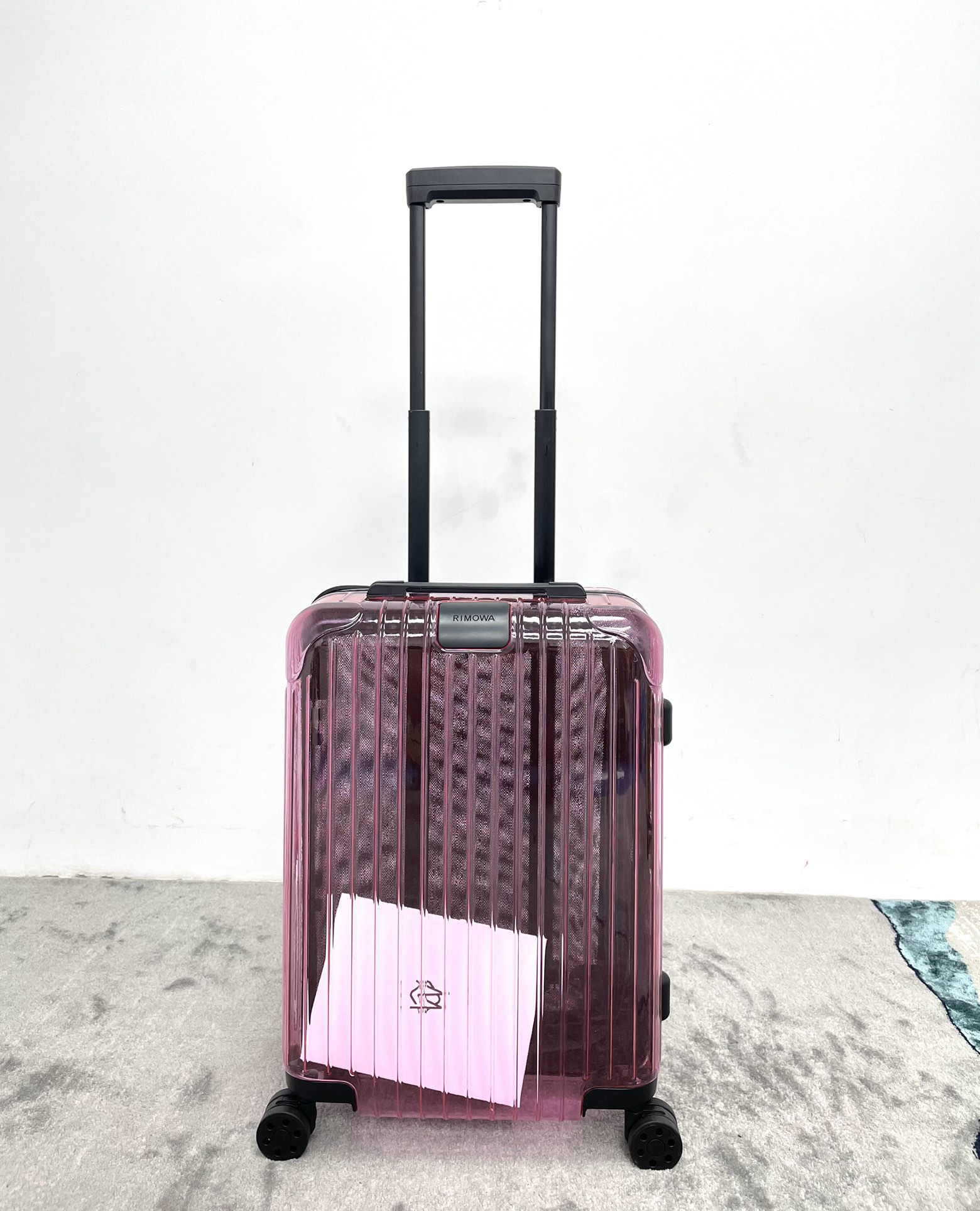 ¡Nuevo lanzamiento de edición limitada ✨ RIMOWA Essential Neon ✨ maleta de cabina de 21 pulgadas en color 'rosa eléctri…