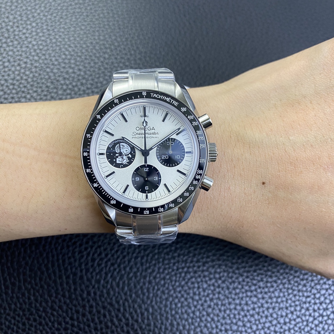 [OMEGA Watches]The back of the sapphire glass watch is printed with an image o