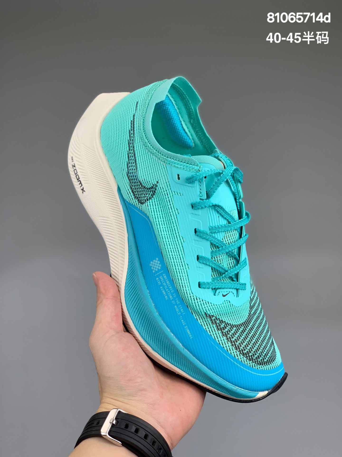 
耐克Nike ZoomX Vaporfly NEXT% 2 渐变 马拉松泡棉缓震运动慢跑鞋。原楦原纸版数据开发#采用轻量透气半透明网眼鞋面#搭载双层ZoomX轻质泡棉中底极致性能再突破下一代，为打破纪录而生的跑鞋此款跑步鞋让你的疾速表现跃升新层级，助你追逐新目标，创造新纪录。 Nike Zoom Vaporfly Next％2跑步鞋以全球跑者挚爱设计为蓝本匠心打造。升级版鞋面有效提升舒适度和透气性。该鞋款沿袭出众的灵敏缓震性能和稳固支撑感，无论是中长跑还是马拉松赛，皆可助你成就个人佳绩。 货号：CU4111-300
尺码：40 40.5 41 42 42.5 43 44 44.5 45
编码:81065714d