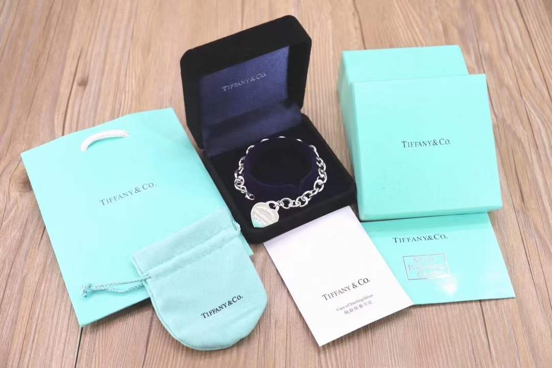 Tiffany & Co. 蒂芙尼Tiffany & Co. 珐琅心型泼墨手链