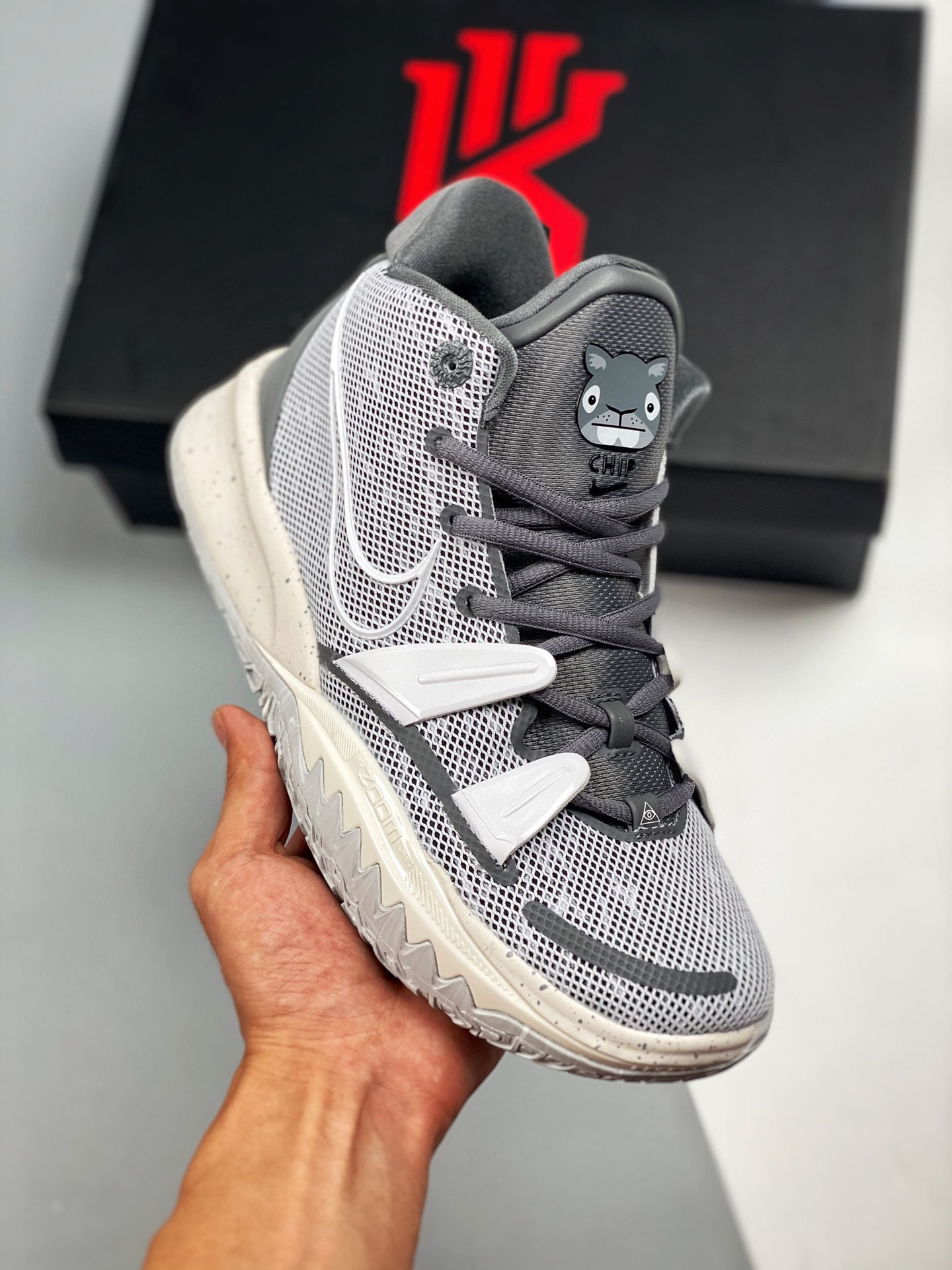 Versión de estreno inicial, soporta combate ligero. NK Kyrie 7 Pre Heat Ep, Kyrie 7 gris carbón y blanco, pur…