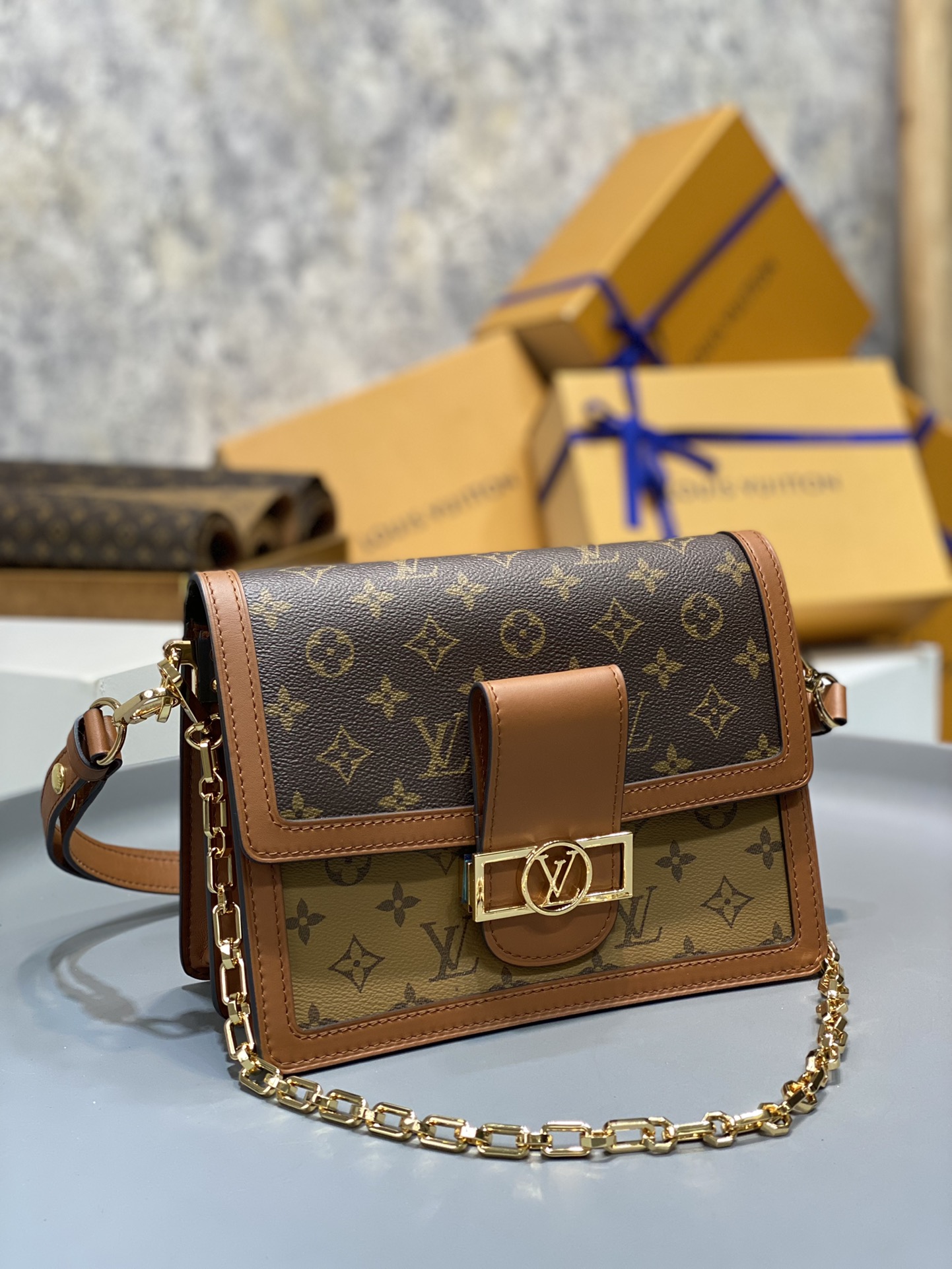 NO:176293,Duty-free version M44391 19ss show model Daphne DAUHINE retro old flower yellow flower mailer bag Envelope bag, 25x17x10.5cm Serial number 00780,19860909免税版本 M44391 19ss秀款 达芙妮DAUHINE 复古老花拼黄花邮差包 信封包,25x17x10.5cm 序列号00780,,Bag