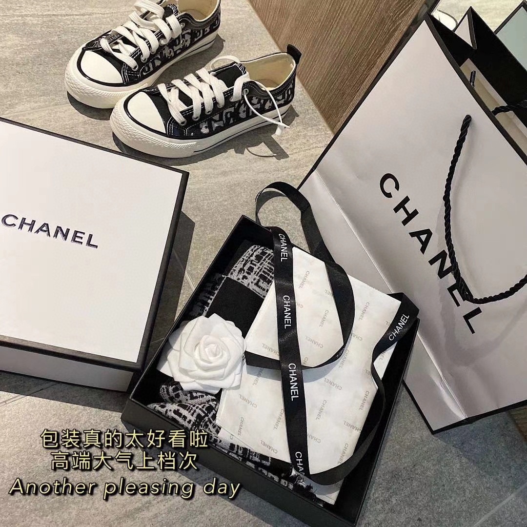 Chanel-Style Scarf - Comprehensive 3