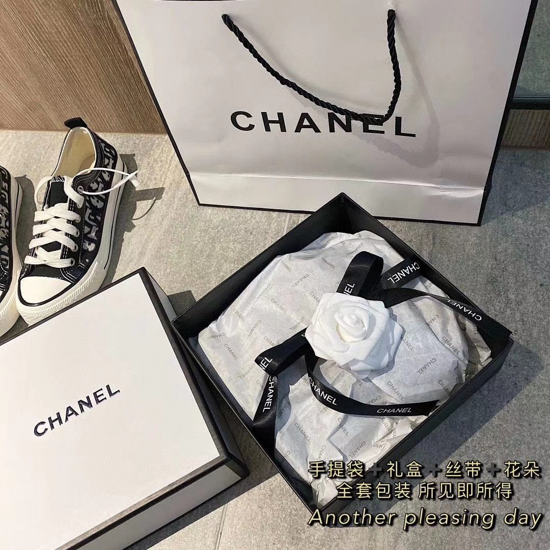 Chanel-Style Scarf - Comprehensive