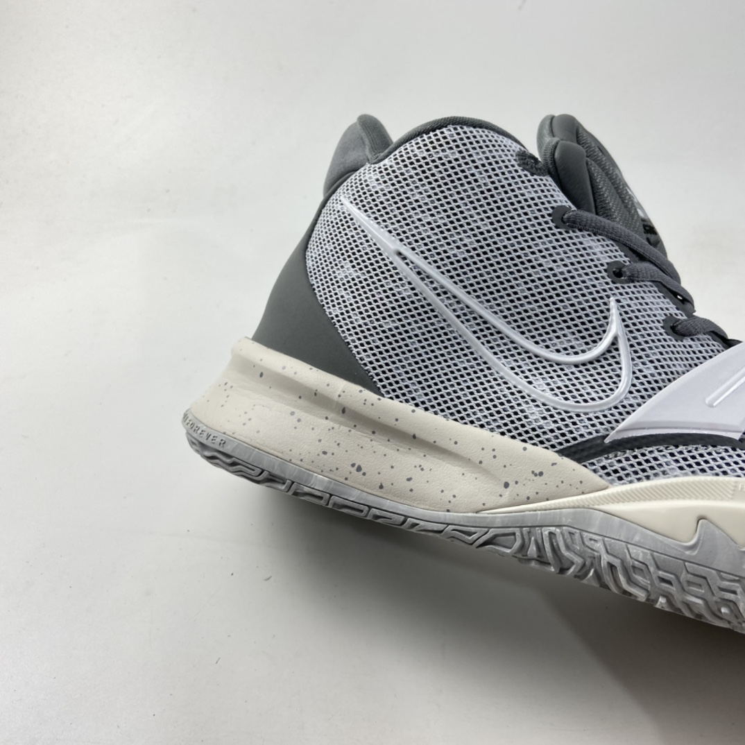 P220  NIKE Kyrie 7 Pre Heat Ep 欧文7代 室内休闲运动中帮篮球鞋 DB5624-011