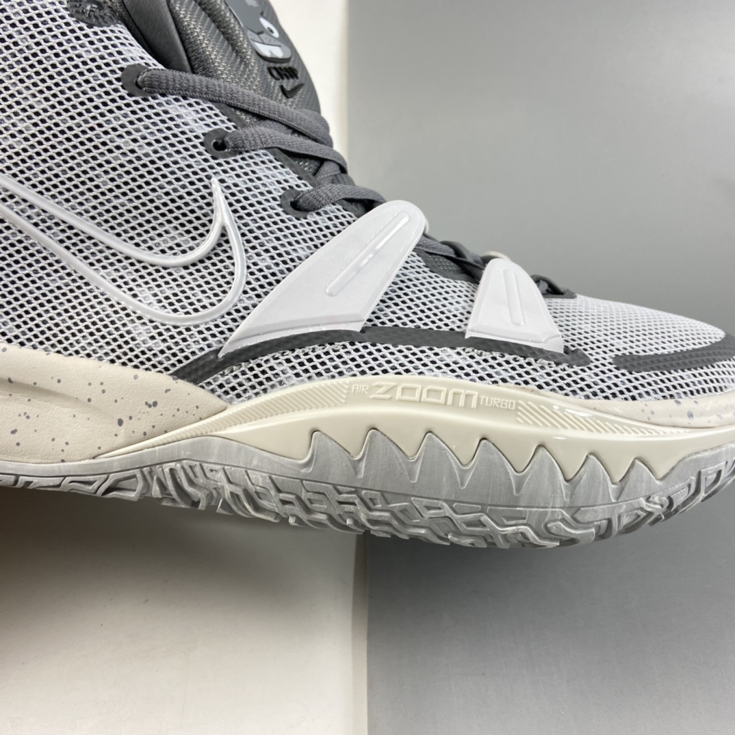 P220  NIKE Kyrie 7 Pre Heat Ep 欧文7代 室内休闲运动中帮篮球鞋 DB5624-011