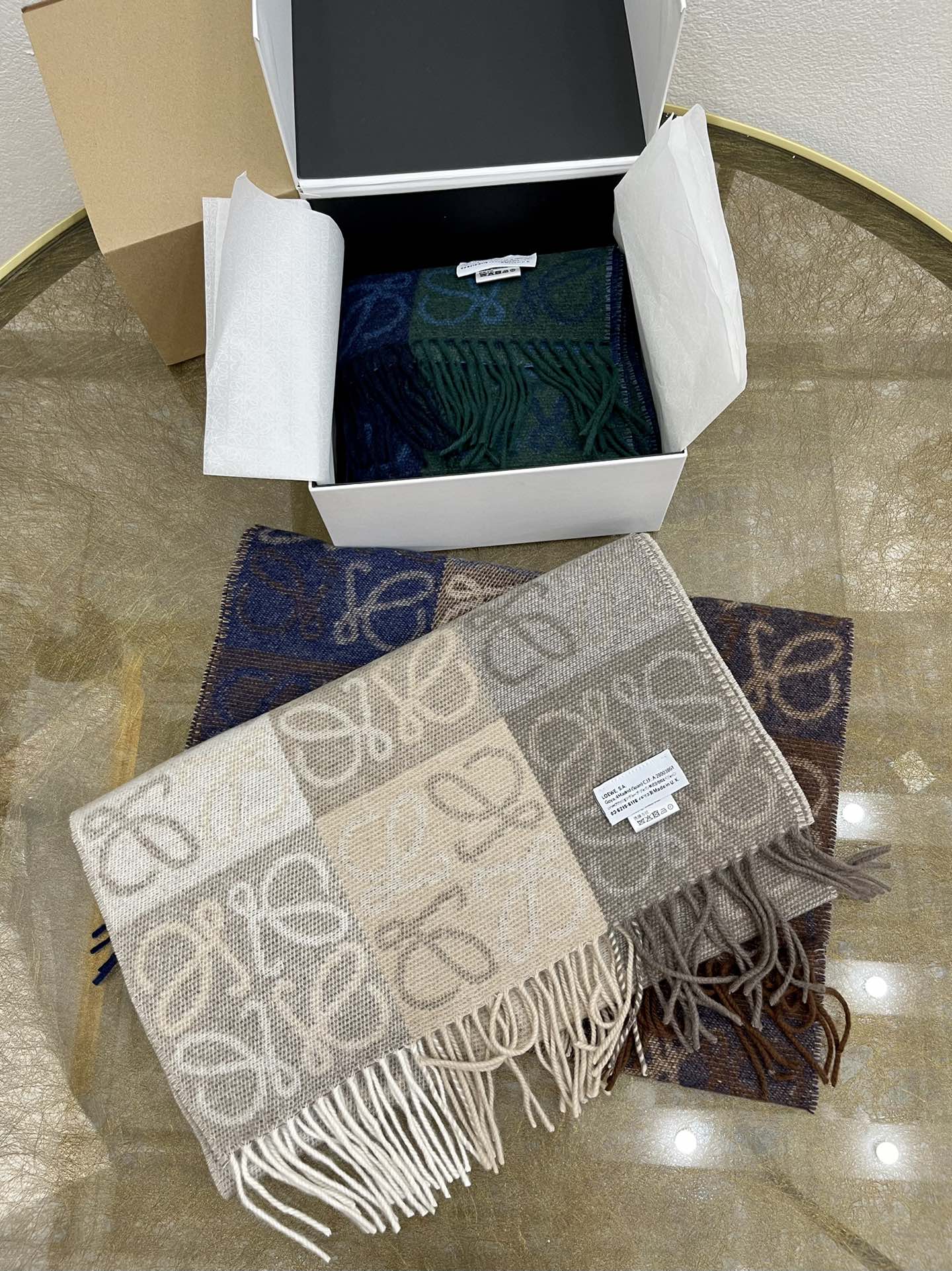 LOEWE罗意威90%羊毛+10%羊绒Anagram 老花围巾