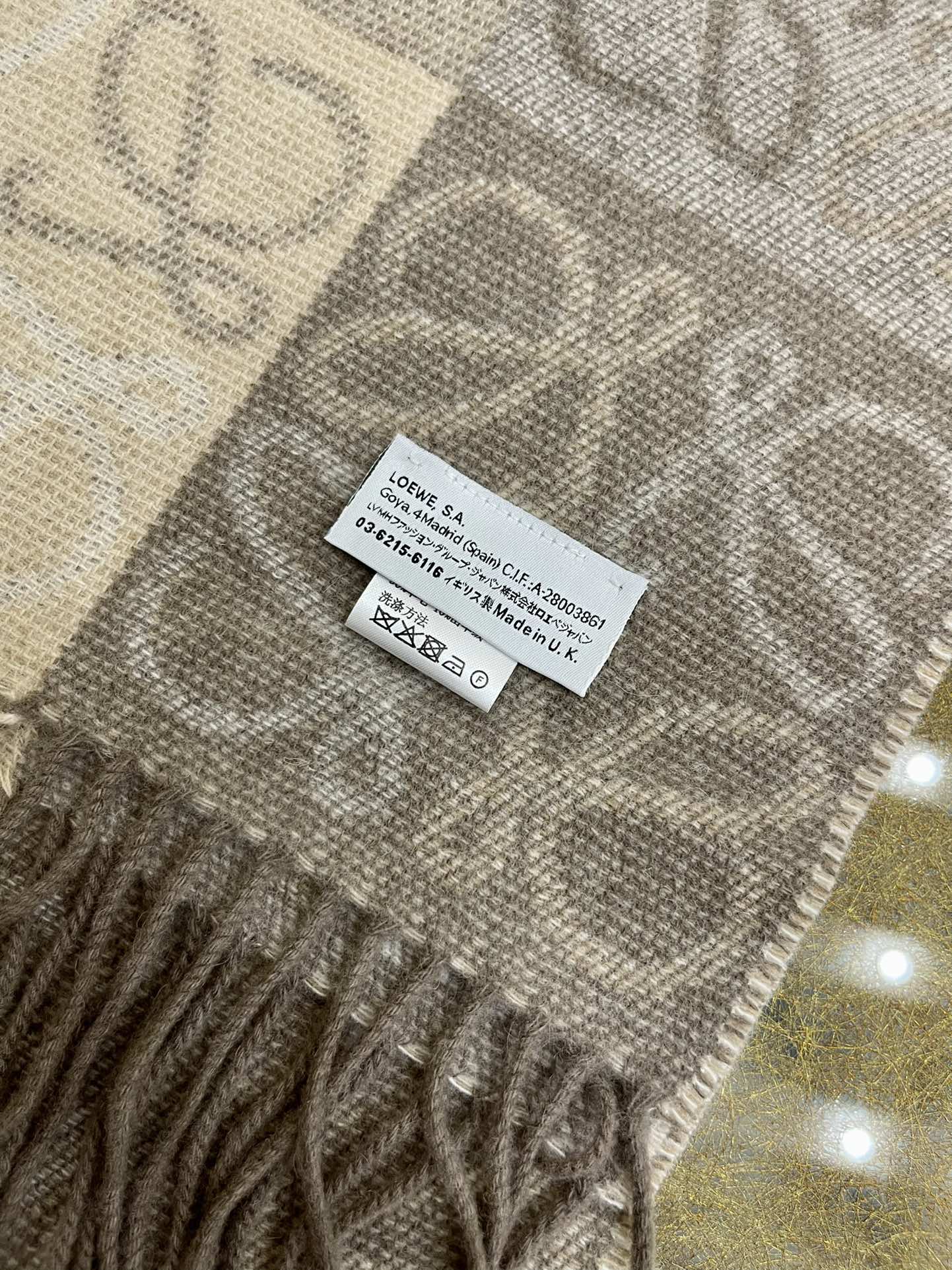 LOEWE罗意威90%羊毛+10%羊绒Anagram 老花围巾