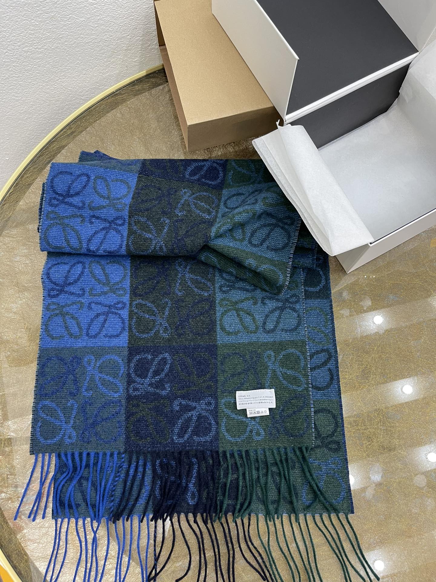 LOEWE罗意威90%羊毛+10%羊绒Anagram 老花围巾