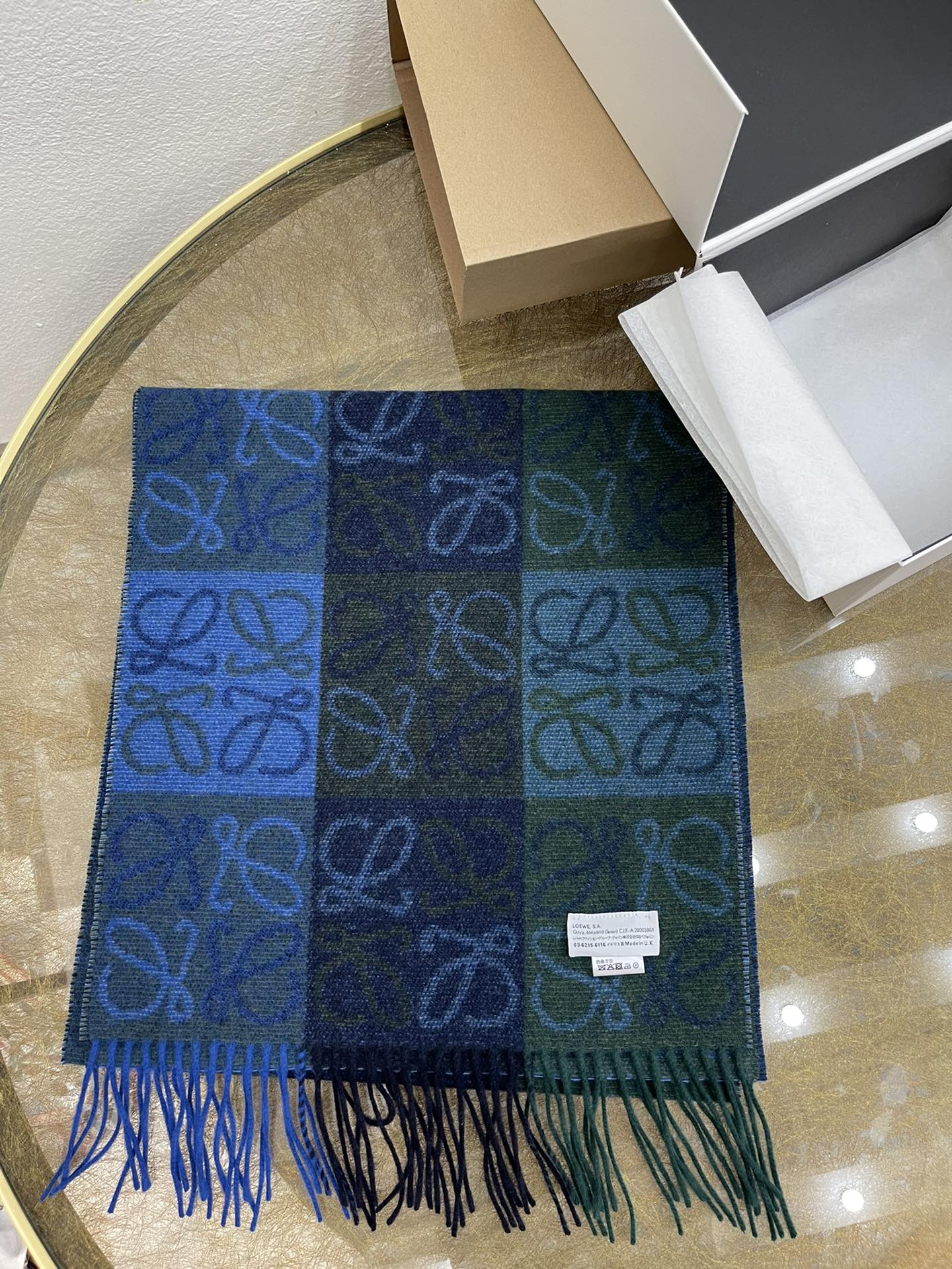LOEWE罗意威90%羊毛+10%羊绒Anagram 老花围巾