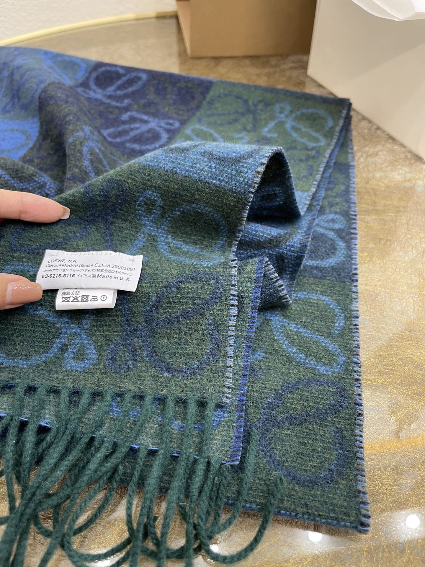 LOEWE罗意威90%羊毛+10%羊绒Anagram 老花围巾
