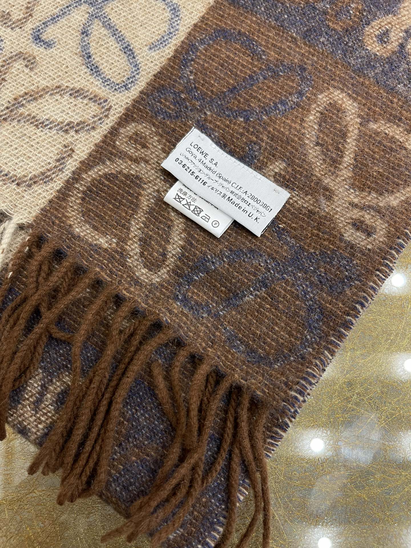 LOEWE罗意威90%羊毛+10%羊绒Anagram 老花围巾