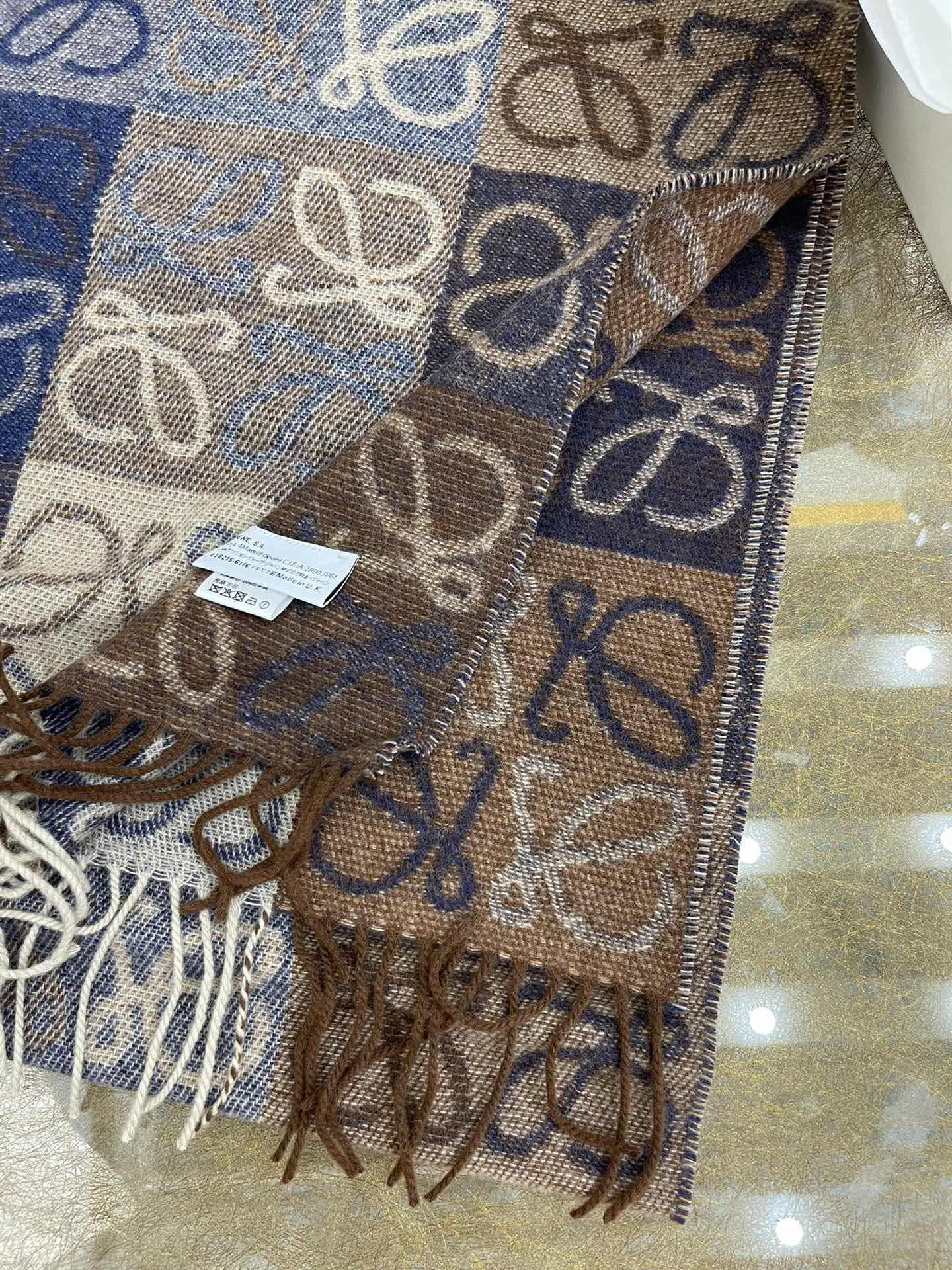 LOEWE罗意威90%羊毛+10%羊绒Anagram 老花围巾