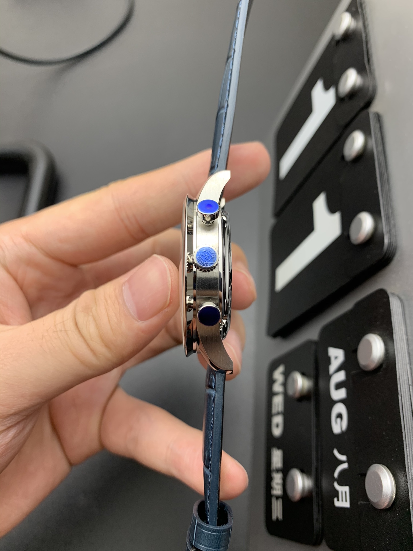 IWC 白面蓝针葡计
