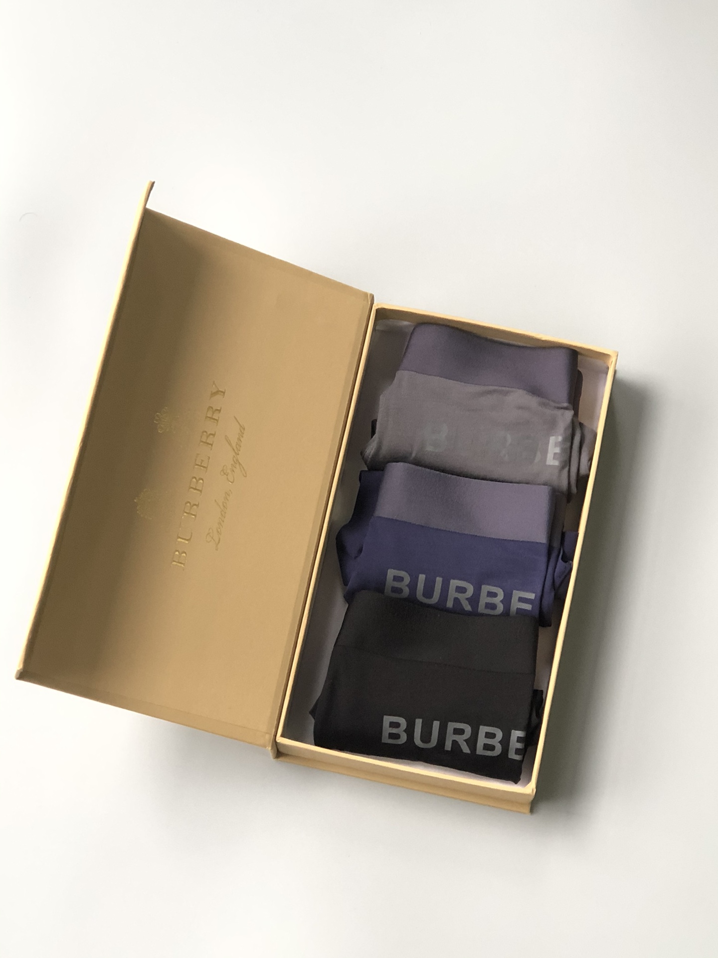 BURBERRY巴宝莉专柜最新款绝对