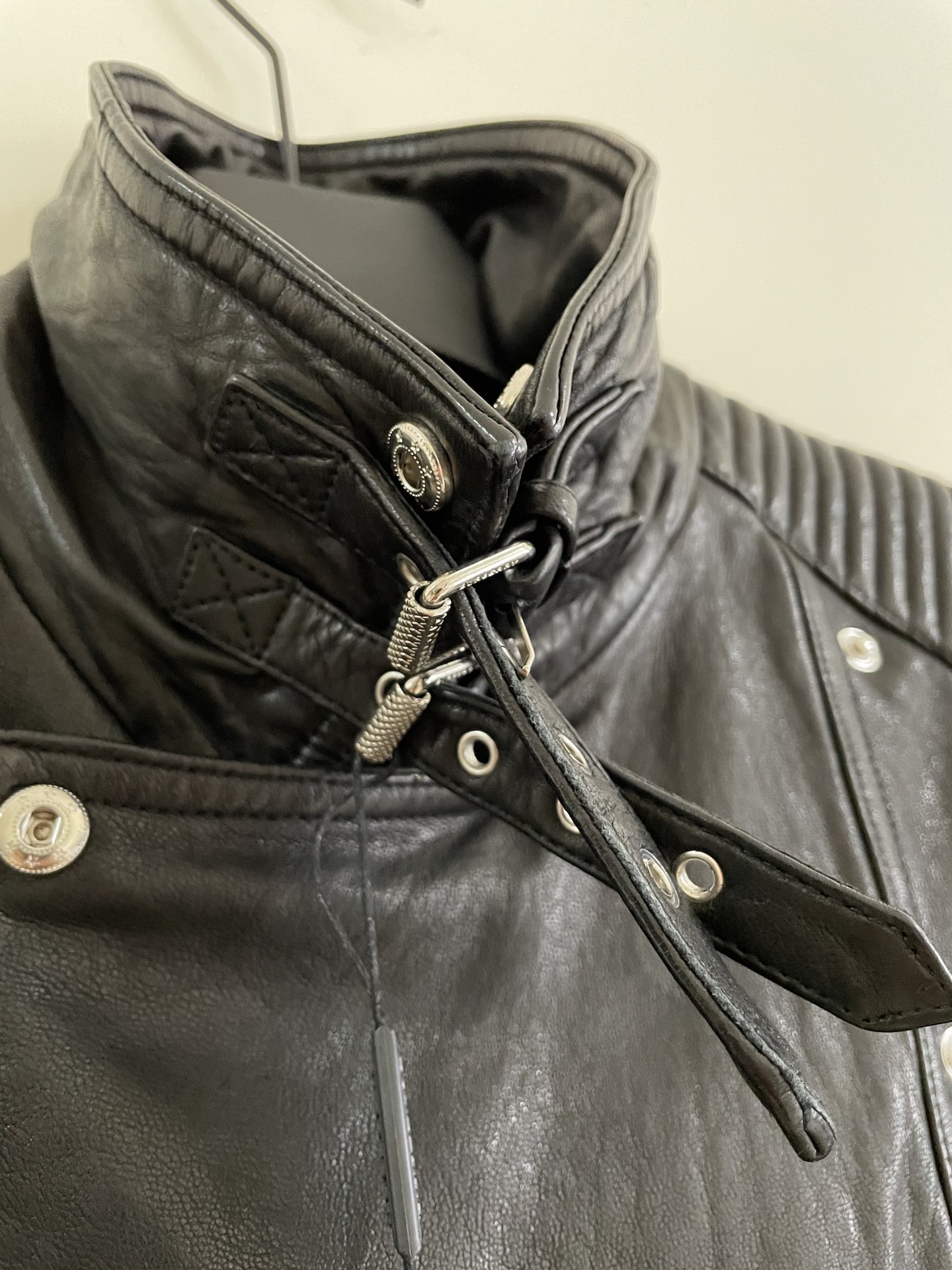 Burberry Leather Biker Jacket: Classic Style, Premium Quality, Couple's Fashion 5 i1628668368 2075 3