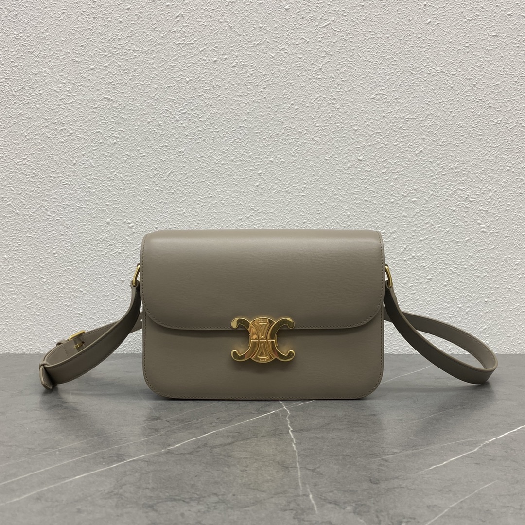 NO:197276,Genuine grade Triomphe_New classic Pure steel hardware new upgrade - not easy to fade or rust - more durable than alloy - Definition of new concept of Arc de Triomphe Add elements of Paris Retro style Noble temperament Recognized by the fashion field Many celebrities' love models Classic innovation Re-create classic bag buckle design Re-compliant with the cutting-edge fashion, very in line with the fashion frontier, cowhide, pure sheepskin on the outside and inside. Gray low-key and yet stylish Size 22-16-8 Model number 187368 Pebbles, Celine, celine, celine, cowhide, sheepskin19860909正品级 Triomphe_新经典 纯钢五金新升级-不易掉色、生锈-相比合金更耐久- 凯旋门新理念的定义 添加巴黎的元素 复古风调 高贵的气质 被时尚领域再度认知 超多明星的热爱款 经典再创新 再次重塑经典包扣精致设计 很符合时尚前沿 外牛皮内里纯羊皮.灰色低调不失格调 尺寸尺寸22-16-8 款号187368 卵石灰,赛琳celine,celine,celine,cowhide,sheepskin,Bag