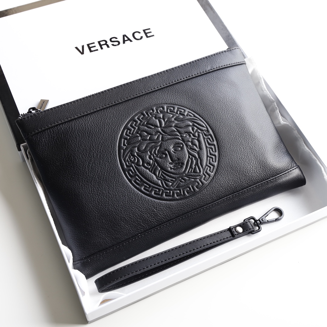 GUCCI男士手包 🅿️170
优质牛货.手感超棒.
规格:28*20 配手包提绳.