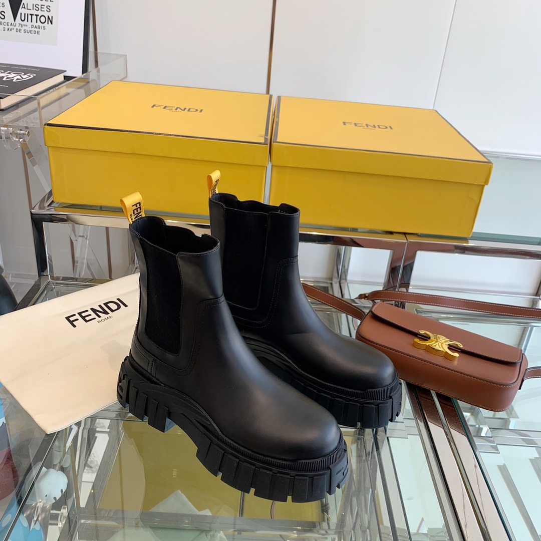 Fendi Bottines Chelsea à Semelle Épaisse en Cuir de Veau Noir pour Femme