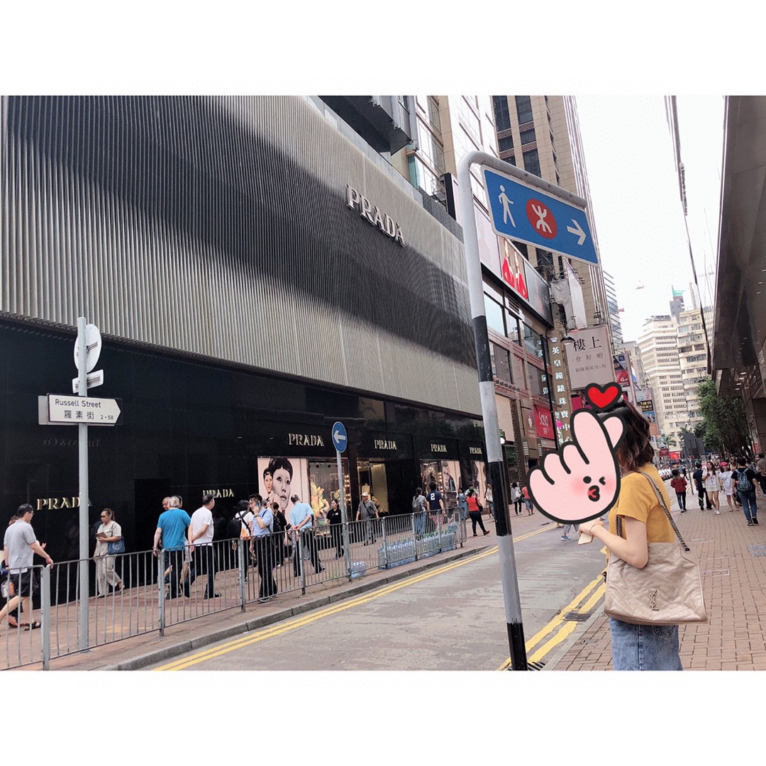 NO:659508,Niki shopping bag is a must-have for babies who like big bags!  !  !  The back is super secure. It is made of wrinkled waxed cowhide that is very durable and has a full retro feel!  Cool and beautiful!  It can also be used by office workers, A4 paper can be included ~, saint laurent, saint laurent, cowhide19860909Niki购物袋 喜欢大包的宝宝这款必入！！！背上身超级有安全感 十分耐操的抓皱油蜡牛皮 复古感十足！又酷又美！上班族也可用,A4纸可纳入～,圣罗兰,saint laurent,cowhide,Bag