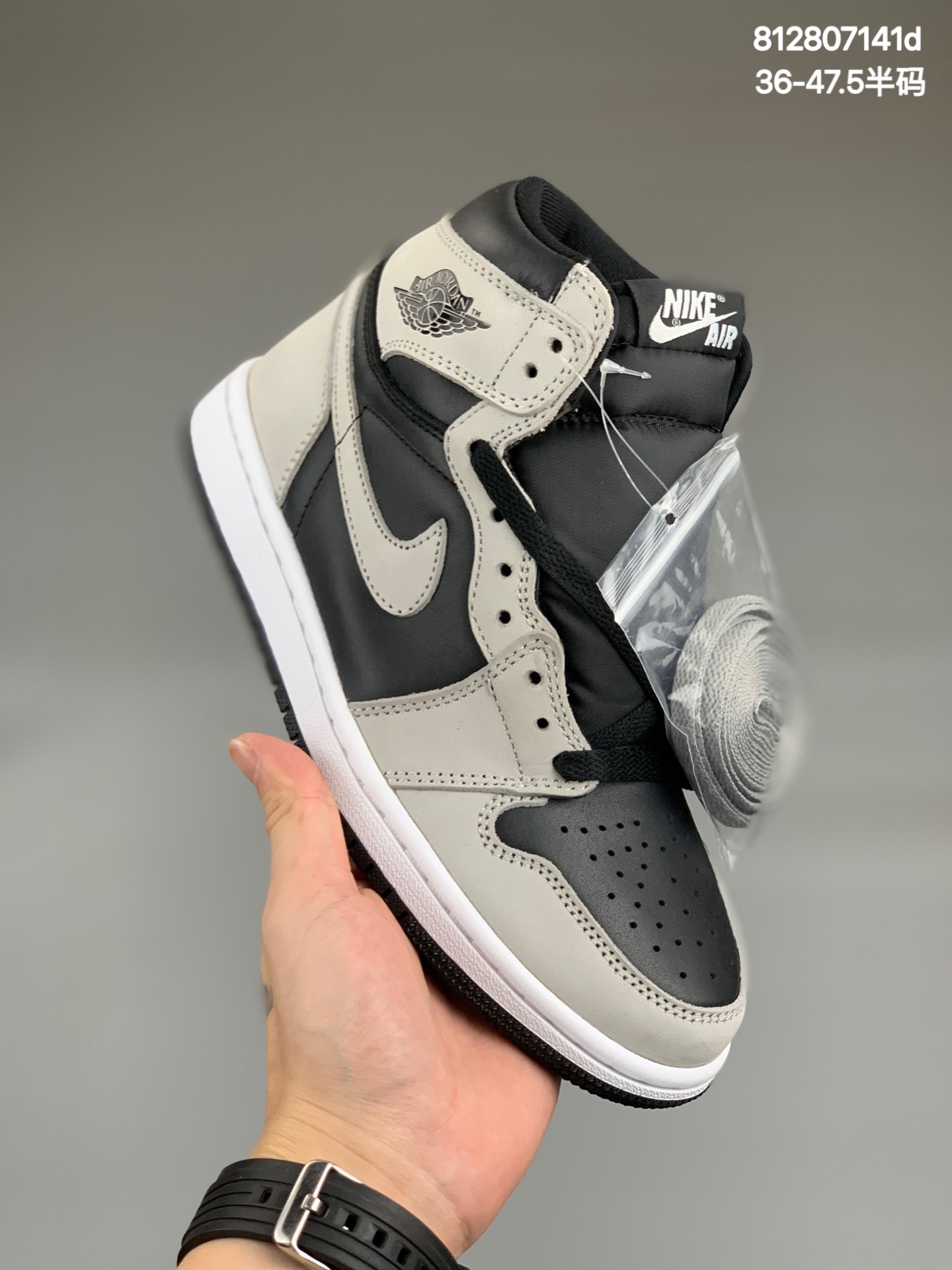 
Air Jordan 1 Retro High OG AJ1 高帮 休闲板鞋 全新批次 货号：555088-035 同价区间无对手 性价比触顶！头层皮料订染 用料绝不含糊！整体鞋型 漏斗收腰 底线拉帮 LOGO立体 细节都比较到位！预算不足的客户 极力推荐此版本！Size：36 36.5 37.5 38 38.5 39 40 40.5 41 42 42.5 43 44 44.5 45 46 47.5
编码:812807141d