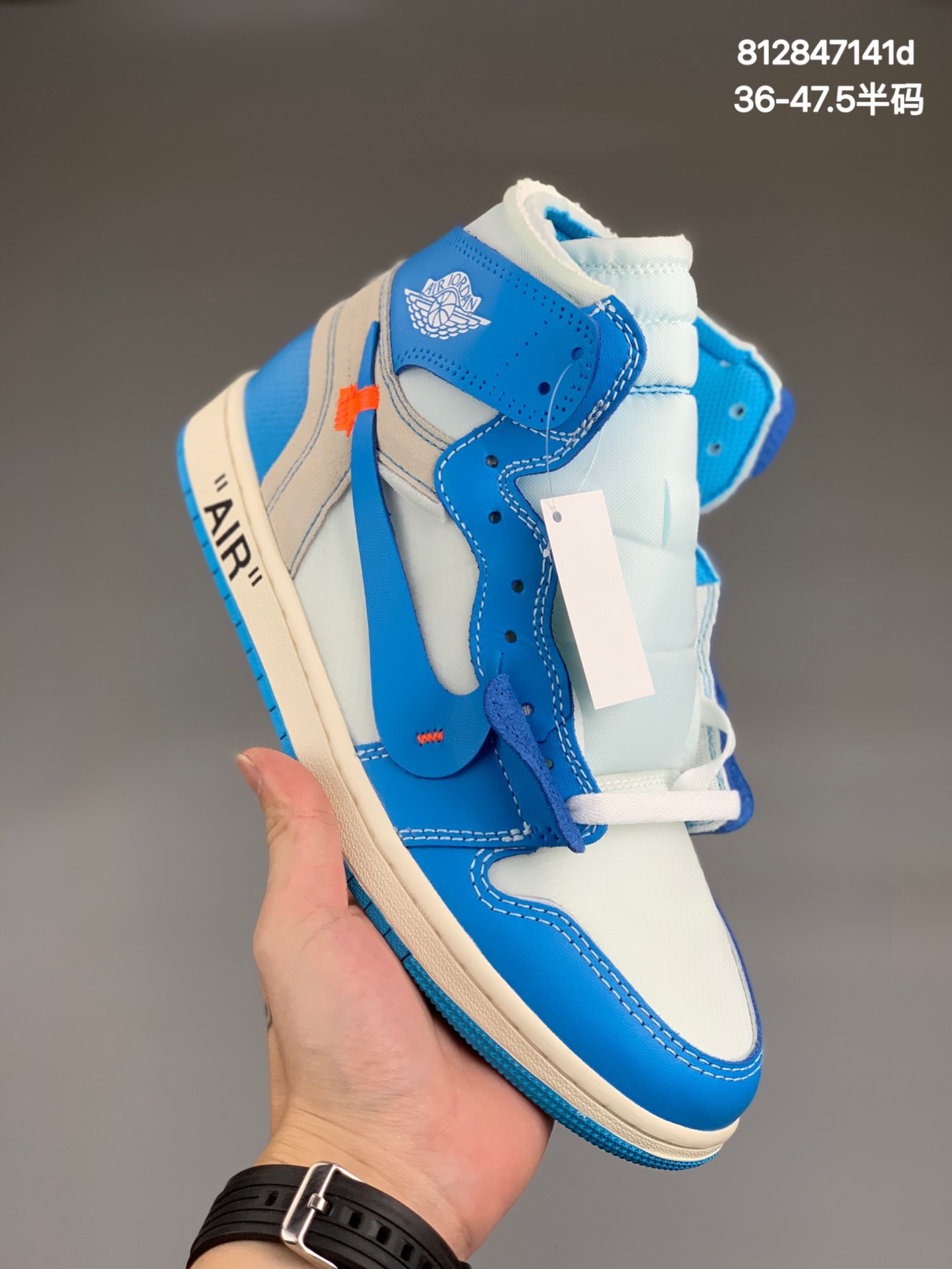 
Air Jordan 1 x Off-White AJ1 乔丹1代联名款 高帮篮球鞋原厂头层软牛皮 中底注胶空 钢印齐全 原标原盒 版型皮质做工随意对比 超高性价比
货号：AQ0818-100
尺码：36 36.5 37 38 38.5 39 40 40.5 41 42 42.5 43 44 44.5 45 46 47.5
编码:812847141d