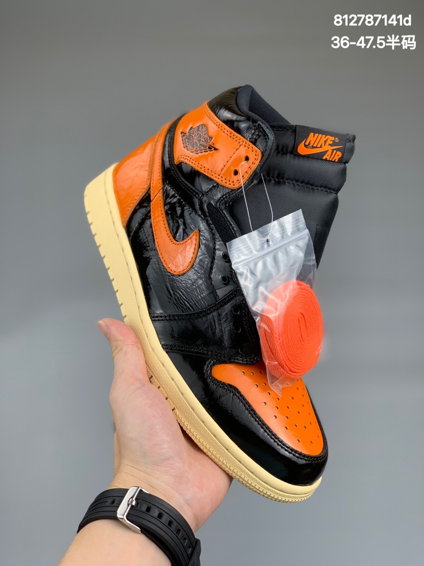 
【乔1高帮】
【真标】乔丹/Air Jordan AJ1 乔丹1代 Air Jordan 1 “Shattered Backboard 3.0”货号：555088-028    乔1高帮黑橙漆皮   36-47.5 （36 36.5 37.5 38 38.5 39 40 40.5  41 42 42.5 43 44 44.5 45 46 47.5）
招牌的黑橘撞色辅以蜡光皮面示人，做旧质感的淡黄色中底收尾。
复古的气质中释放出颠覆传统的时尚个性，上脚效果非常出彩。
收起
编码:812787141d