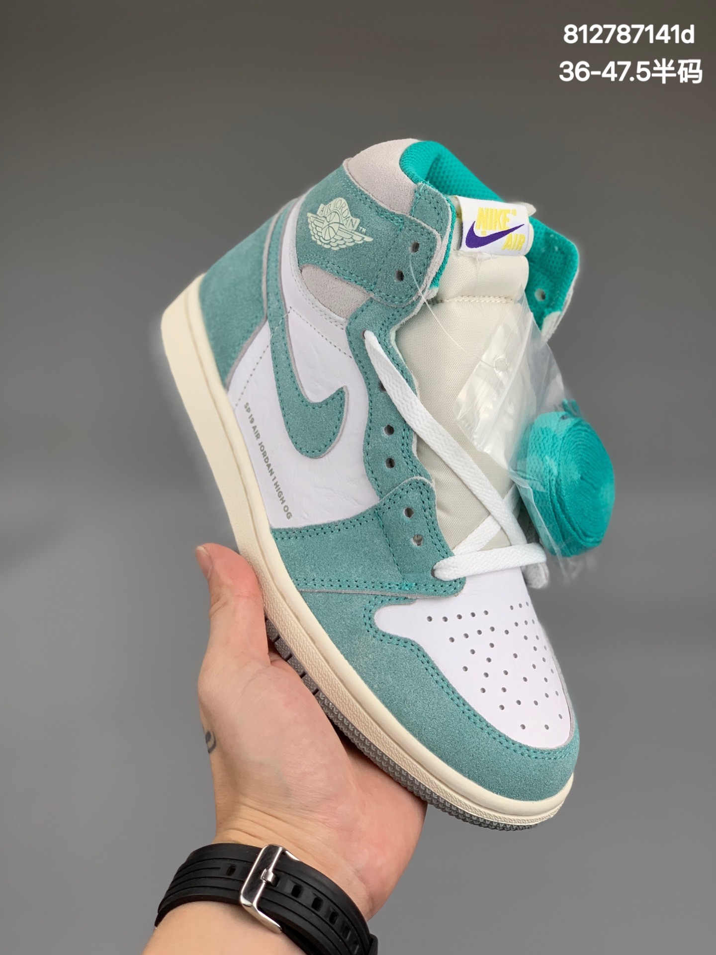 
【乔1高帮】
【真标】乔丹/Air Jordan aj1 AJ1 乔丹1代 乔丹1 乔1 Air Jordan 1 “Turbo Green”货号：555088-311   乔1高帮蒂芙尼薄荷绿    码数：36-47.5 （36 36.5 37.5 38 38.5 39 40 40.5 41 42 42.5 43 44 44.5 45 46 47.5 ）

以少见的湖水绿装扮示人，紫色鞋带点缀，营造浓郁的夏洛特气息。鞋身翻毛皮打造，凸显淡雅之余，又拥有不俗质感表现。除此之外，鞋面 “SP 19 Air Jordan 1 High OG” 印字更是与众不同的点睛亮点，颇具新鲜感
编码:812787141d