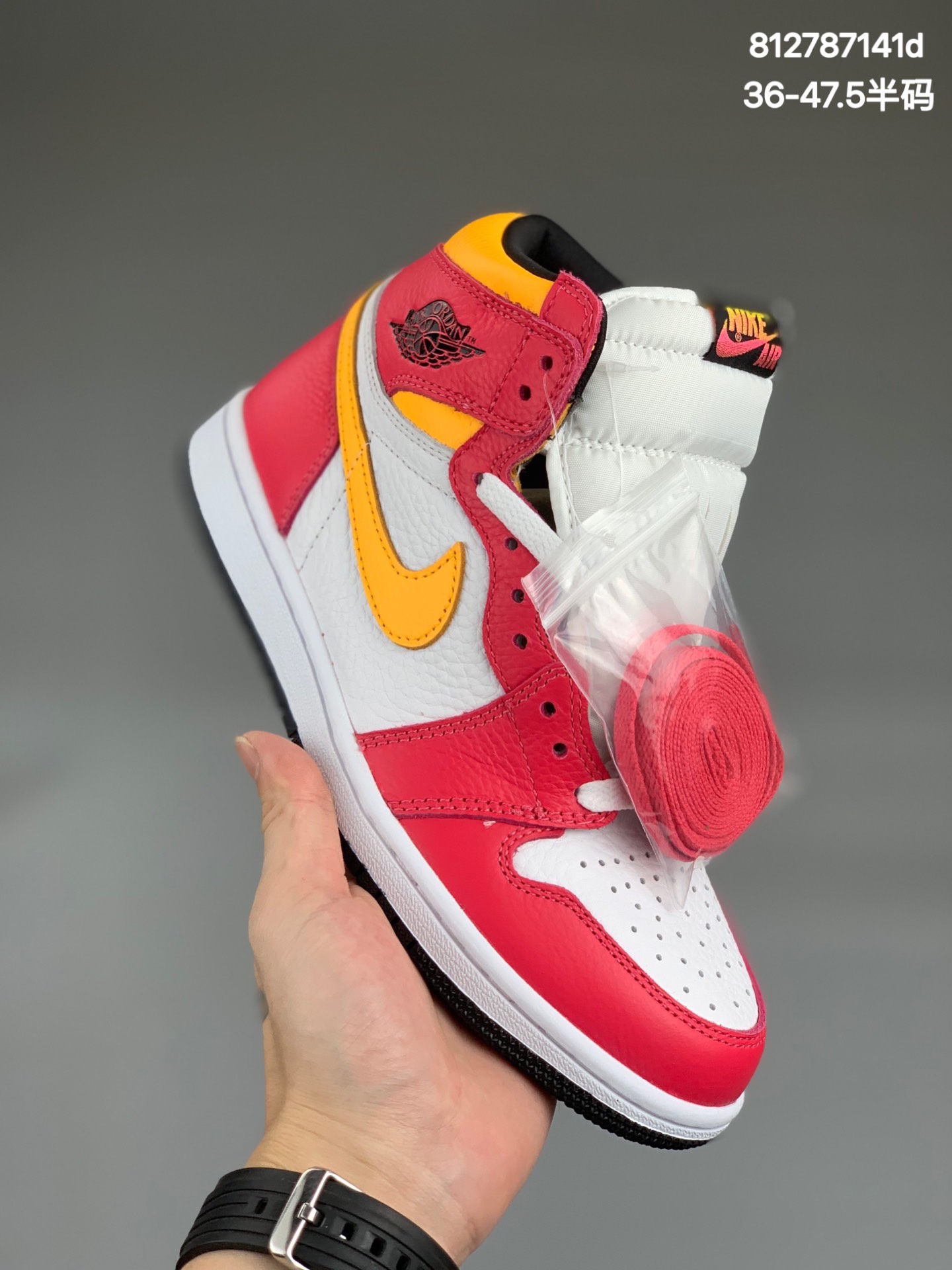 
【乔1高帮】
【真标】乔丹/Air Jordan  aj1 AJ1 乔丹1代 乔1 Air Jordan 1 “Light Fusion Red”  货号：555088-603      乔1高帮糖果   码数：36-47.5 （36 36.5 37.5 38 38.5 39 40 40.5 41 42 42.5 43 44 44.5 45 46 47.5）
鞋身整体以白色和粉色为主，满满的 「糖果」 既视感。
侧身 Swoosh 选用橙黄色，后跟及侧面细节部分也有橙黄色点缀，颇为亮眼。
这双极具糖果既视感的 Air Jordan 1 想必能够激发起许多猛男及小仙女的购买欲望。
编码:812787141d