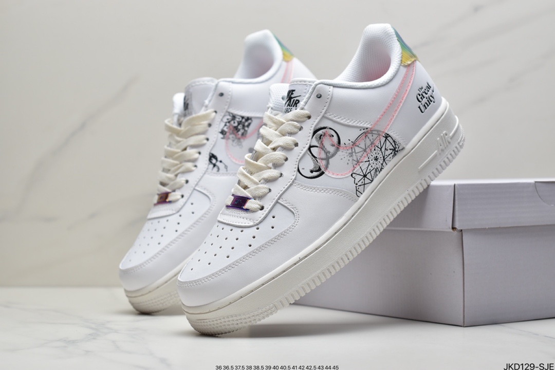 160 耐克 Nike Wmns Air Force 1 ’07 LX ”White/Bling” 皮革运动板鞋 CZ8101-100