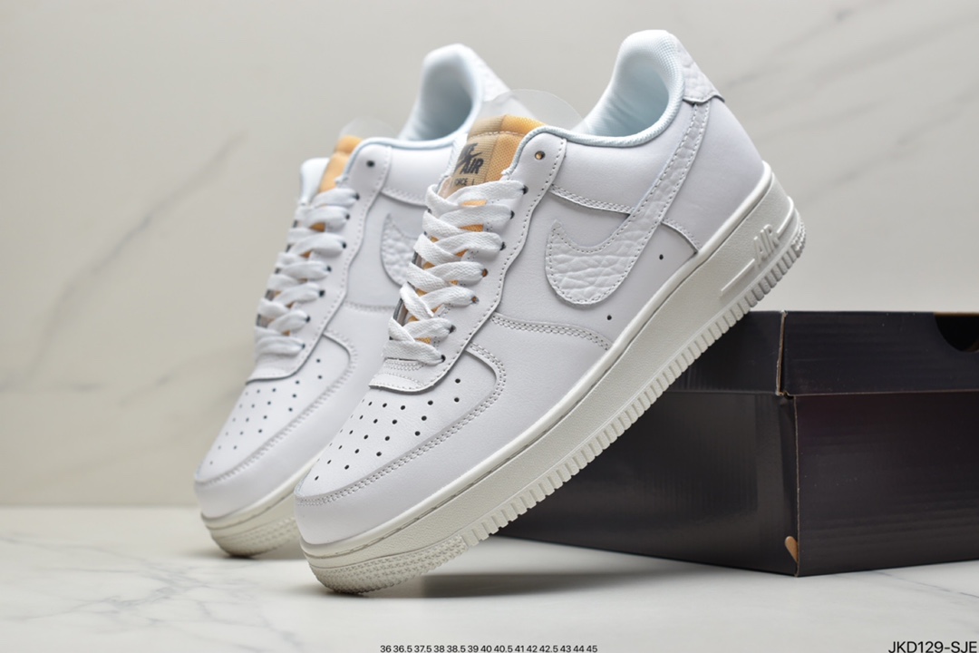 160 耐克 Nike Wmns Air Force 1 ’07 LX ”White/Bling” 皮革运动板鞋 CZ8101-100