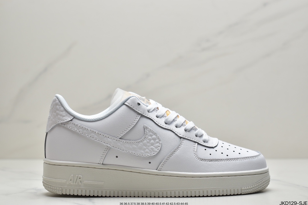 160 耐克 Nike Wmns Air Force 1 ’07 LX ”White/Bling” 皮革运动板鞋 CZ8101-100