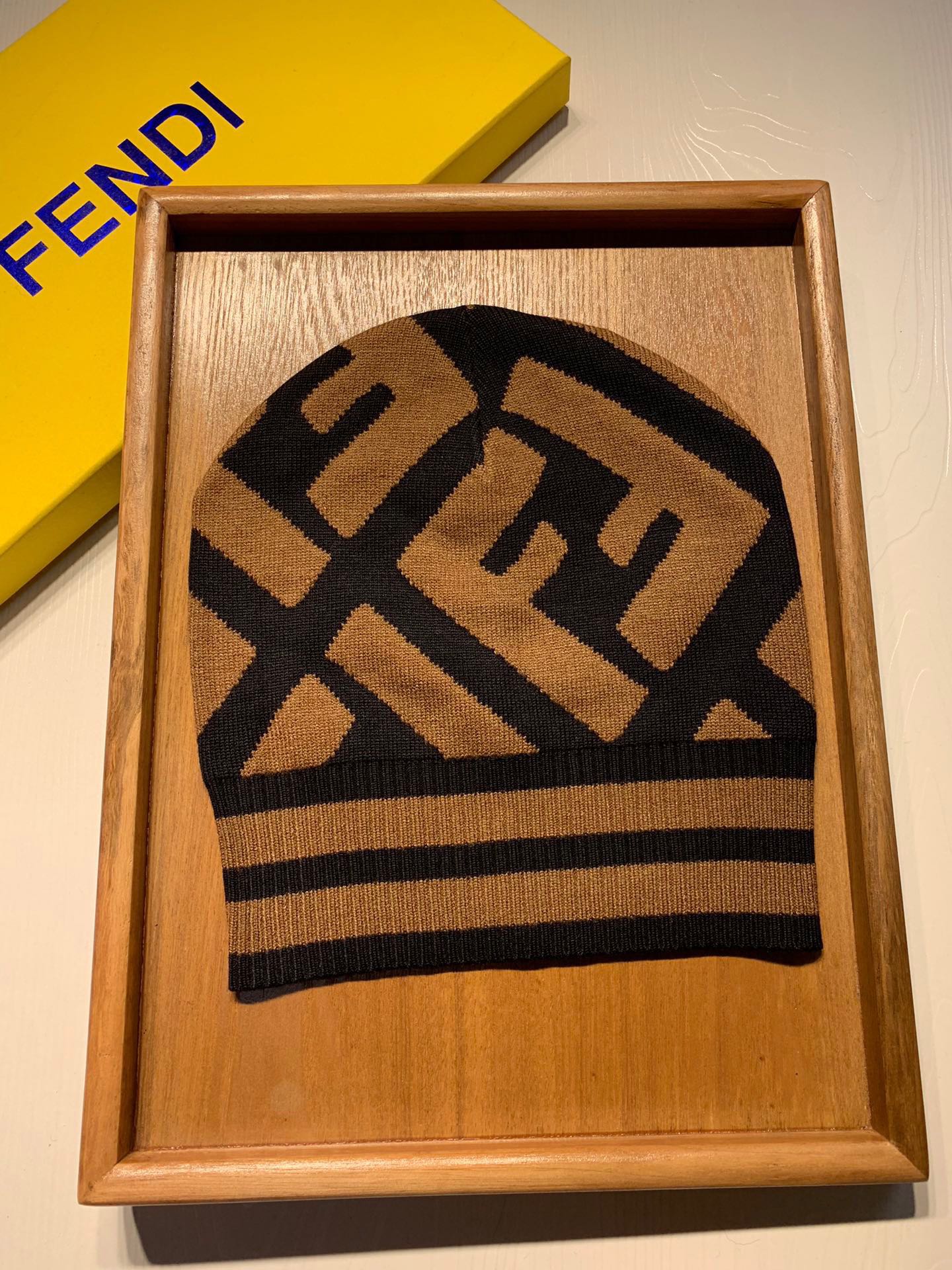 NO:190011,Special offer.F Home. Welfare Discount!  !  [Fine wool knit single hat] The new model is on the shelves, a series of hats with fine wool fabric. The density is tight!  The wool knitted fabric feels comfortable and breathable!  The style is novel and unique!  A must-have item on the street, age-reducing and fashionable, very generous!  The hat looks very good!  And the price is very beautiful!  It is a very good item to give to others for your own use!  !  Complete trademark tags!  !  There are many styles and colors!  Hat fisherman hat baseball hat knit hat, hat, fendi, espadrilles, hats19860909特价.F家.福利特惠！！【细毛线针织单帽】新款上架,特别实惠的一个系列帽子,面料细毛线.密度紧致！毛线针织面料手感舒适透气性好！款式新颖别致！出街必备单品,减龄又时尚,非常大方！帽型特别好看！而且价格非常美丽！送人自用都是非常不错的一款单品哦！！商标吊牌齐全！！款式多多,颜色多多！帽子渔夫帽棒球帽针织帽,帽子,fendi,espadrilles,hats,hat