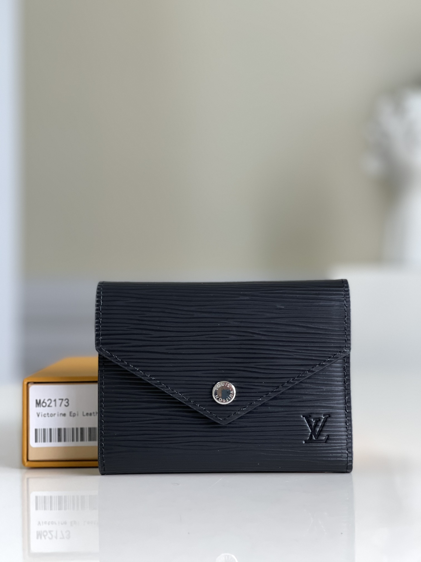 NO:397534,[Exclusive real photo M62173] A soft and cute, very practical Victorine wallet. The zippered coin pocket on the edges and other details are carefully designed to play the storage function of the long wallet with a petite size. Size: 12/9cm b., LV [original leather], louis vuitton19860909【独家实拍M62173】柔美而可爱,十分实用的Victorine钱夹.边缘的拉链硬币口袋等各处细节均得到精心设计,以娇小的尺寸发挥长款钱夹的收纳功能.尺寸:12/9cm b.,LV【原厂皮】,louis vuitton,Bag
