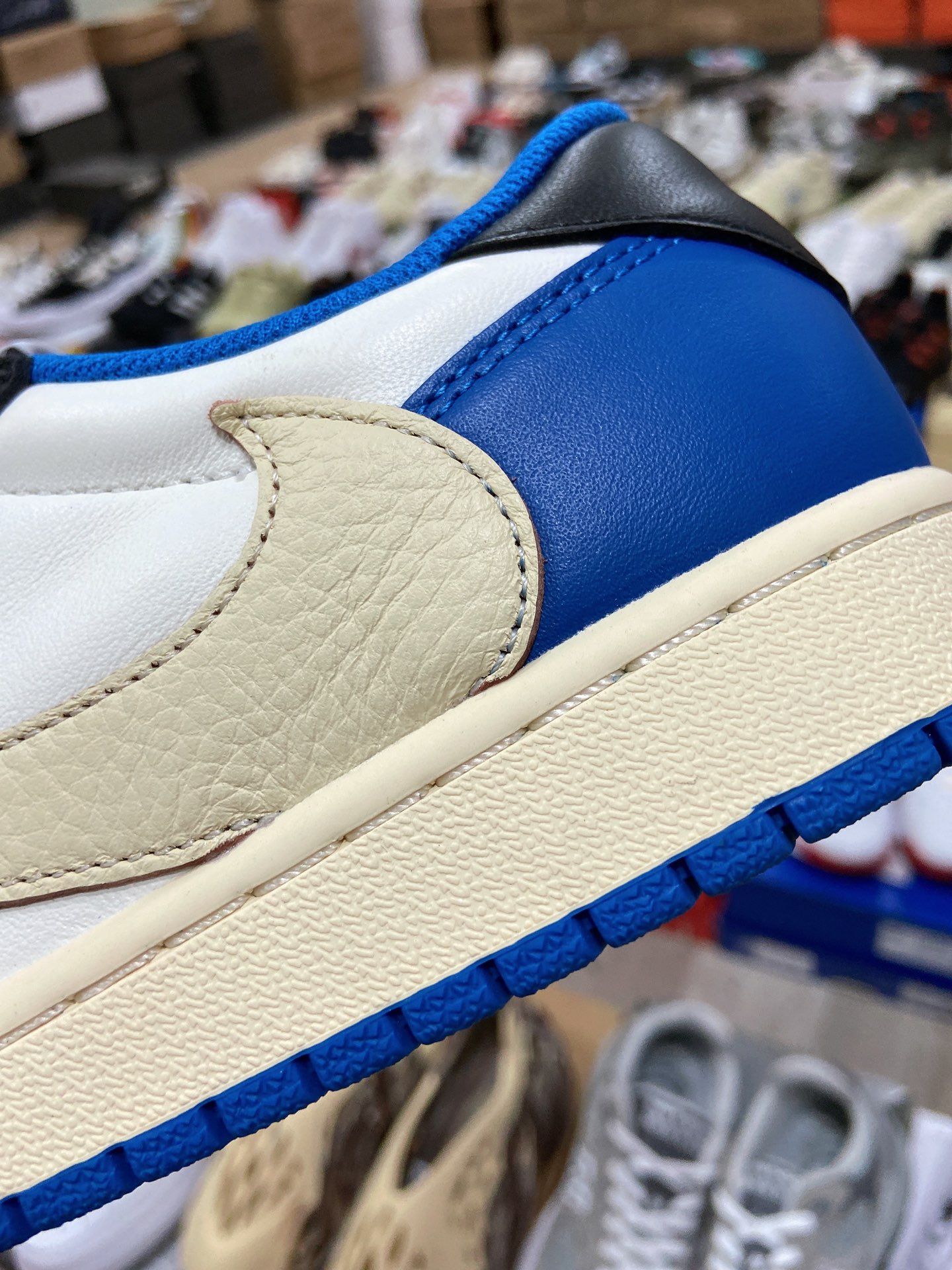 480高版本原盒 乔丹Travis Scott x Fragment x Air Jordan 1 “Military Blue”三方联名DM7866-140-莆田鞋,莆田鞋货源,高仿鞋,高仿鞋货源,安福档口,莆田高仿鞋,莆田鞋批发,高仿鞋批发,莆田高仿运动鞋,高仿运动鞋,莆田运动鞋 480高版本原盒 乔丹Travis Scott x Fragment x Air Jordan 1 “Military Blue”三方联名DM7866-140