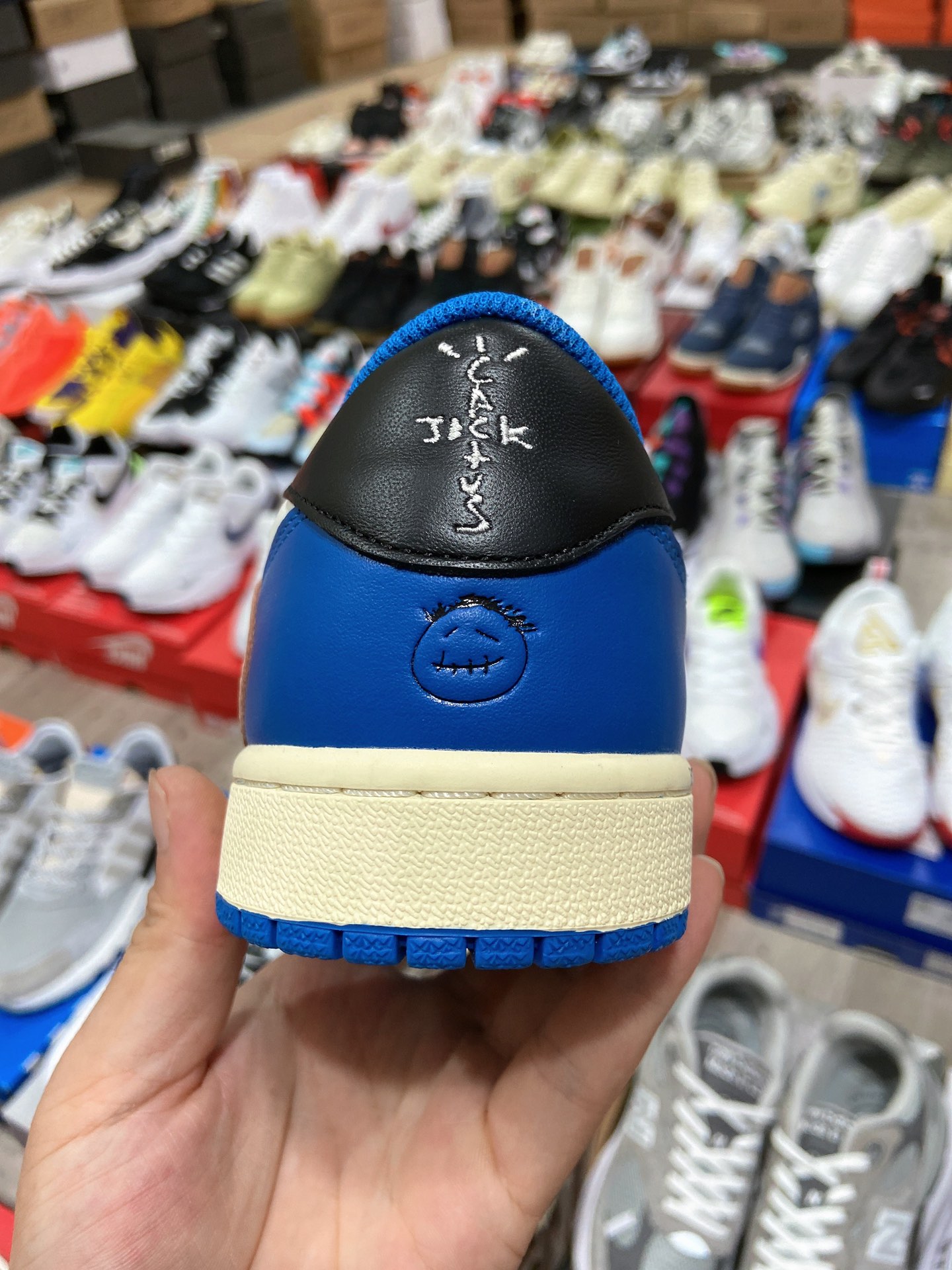 480高版本原盒 乔丹Travis Scott x Fragment x Air Jordan 1 “Military Blue”三方联名DM7866-140-莆田鞋,莆田鞋货源,高仿鞋,高仿鞋货源,安福档口,莆田高仿鞋,莆田鞋批发,高仿鞋批发,莆田高仿运动鞋,高仿运动鞋,莆田运动鞋 480高版本原盒 乔丹Travis Scott x Fragment x Air Jordan 1 “Military Blue”三方联名DM7866-140