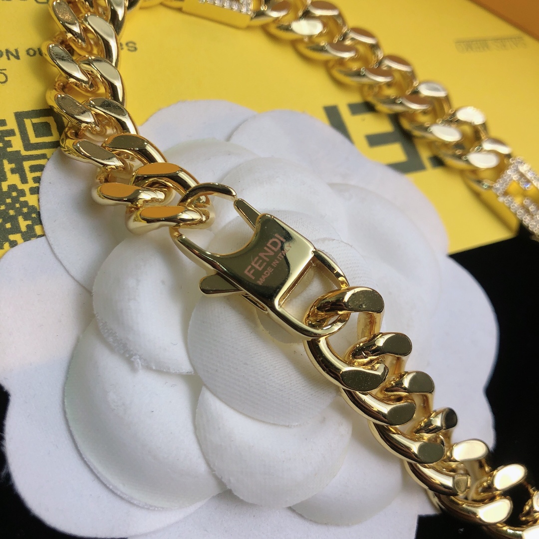 “New Fendi Findi Necklace: High-End, Custom, Gorgeous – A Must-Have Accessory” - 图片 2